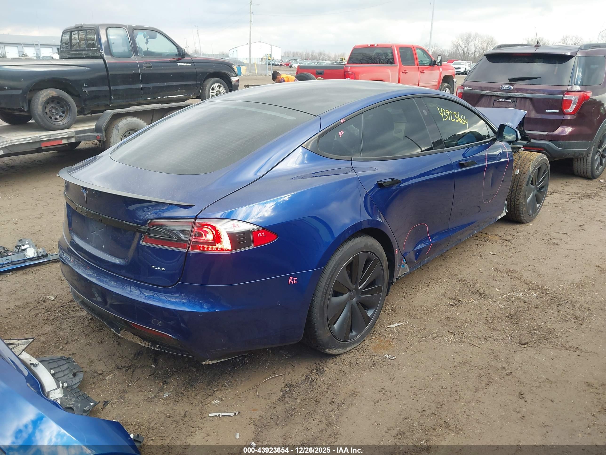 TESLA MODEL image 4