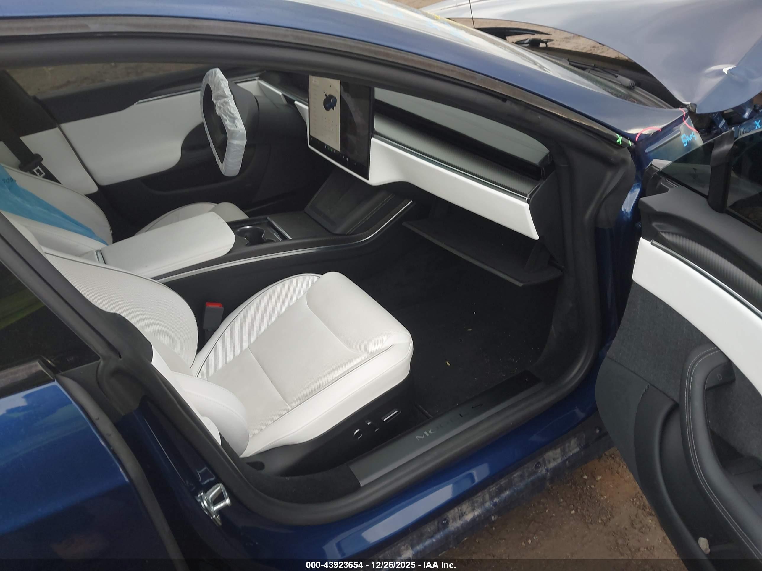 TESLA MODEL image 5