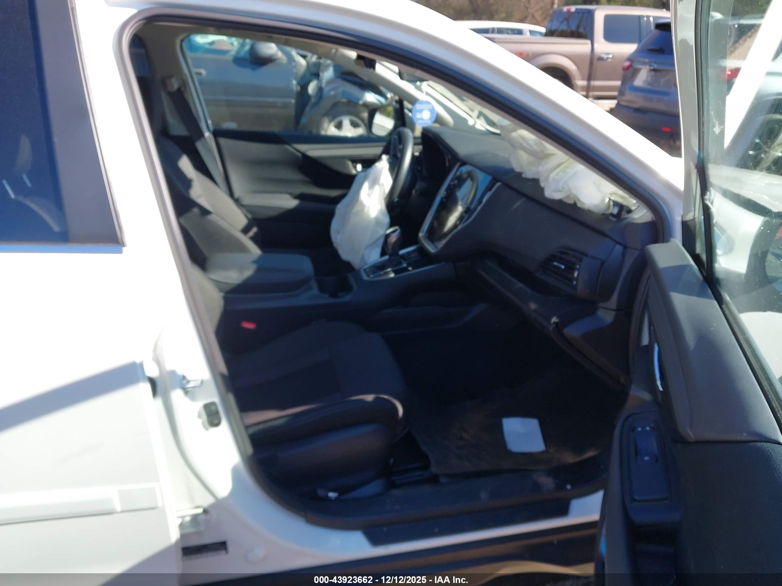 SUBARU OUTBACK image 5