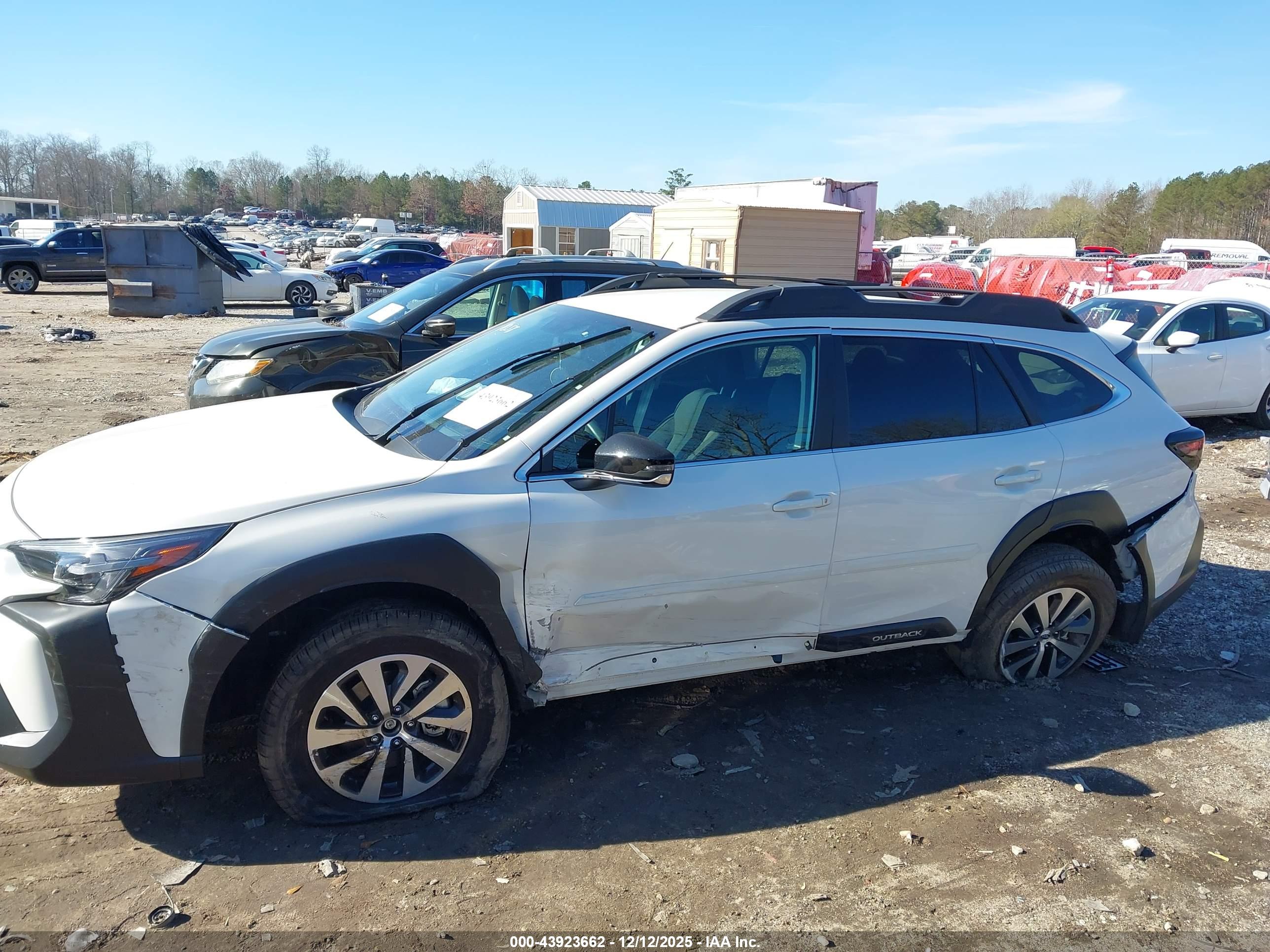 SUBARU OUTBACK image 6