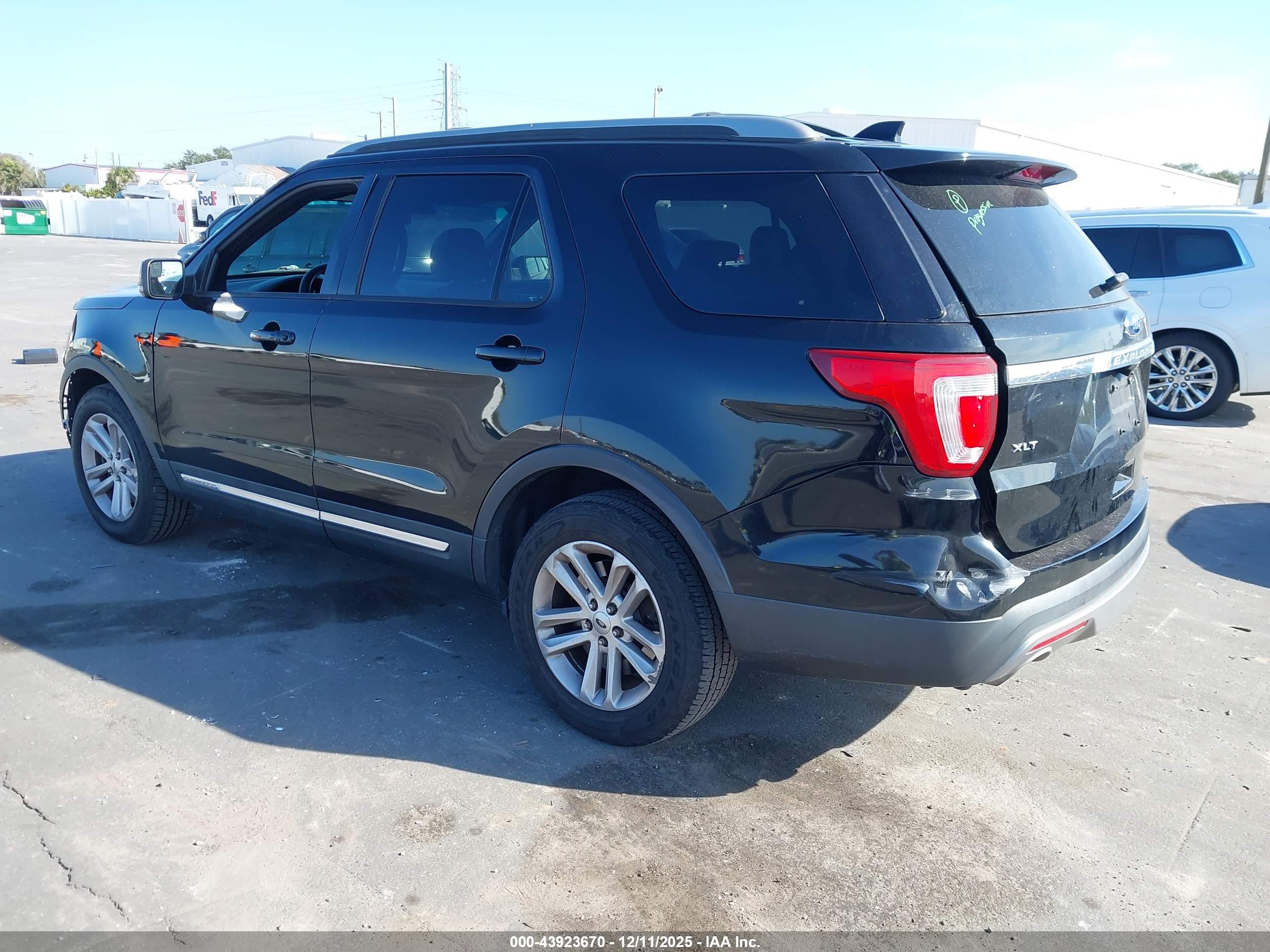 FORD EXPLORER image 3