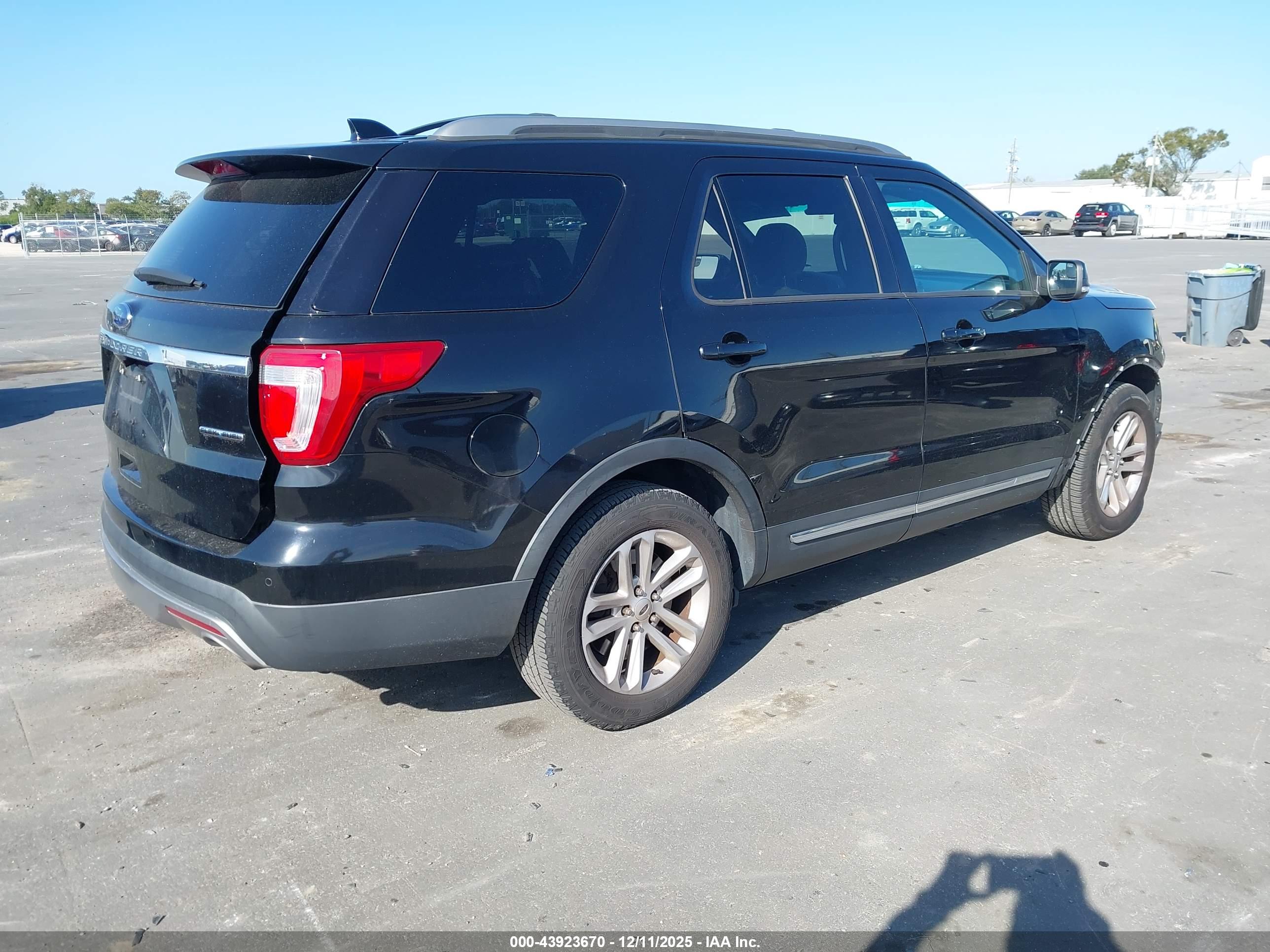 FORD EXPLORER image 4