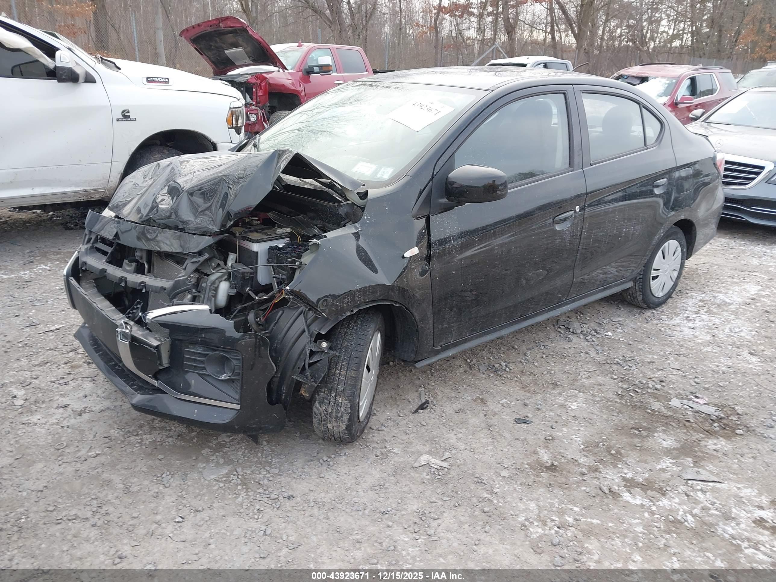 MITSUBISHI MIRAGE image 2