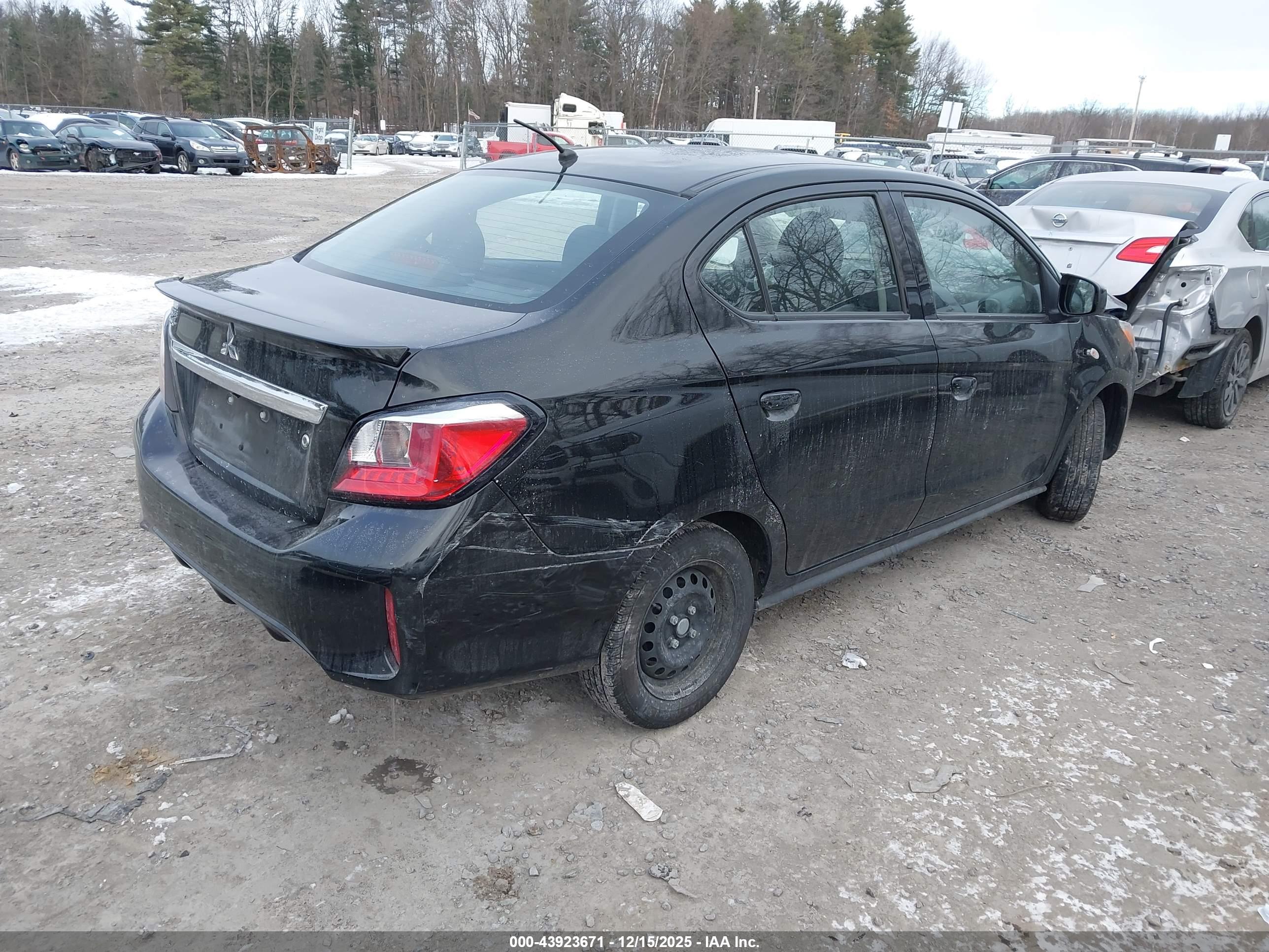 MITSUBISHI MIRAGE image 4