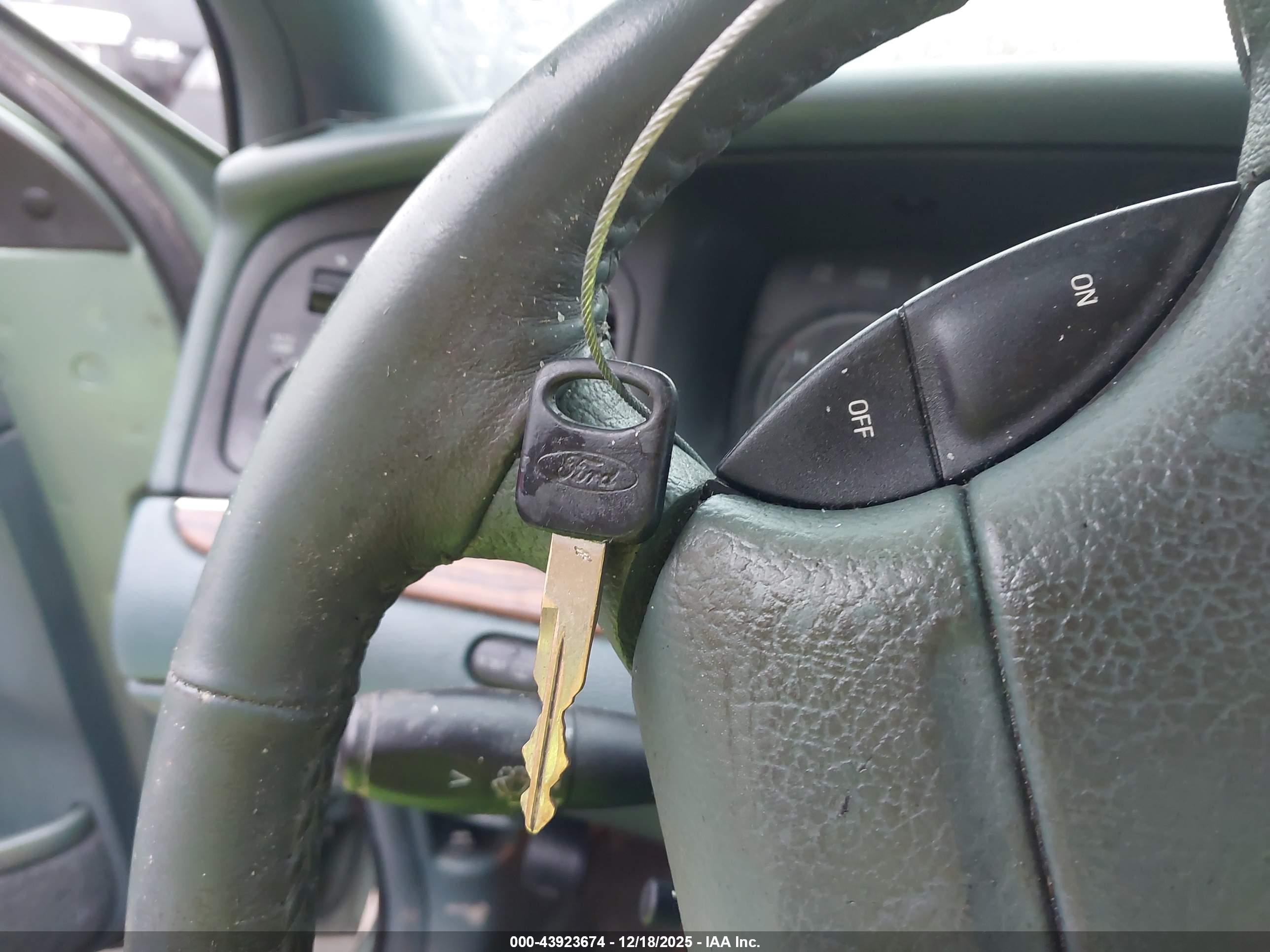 FORD CROWN image 11
