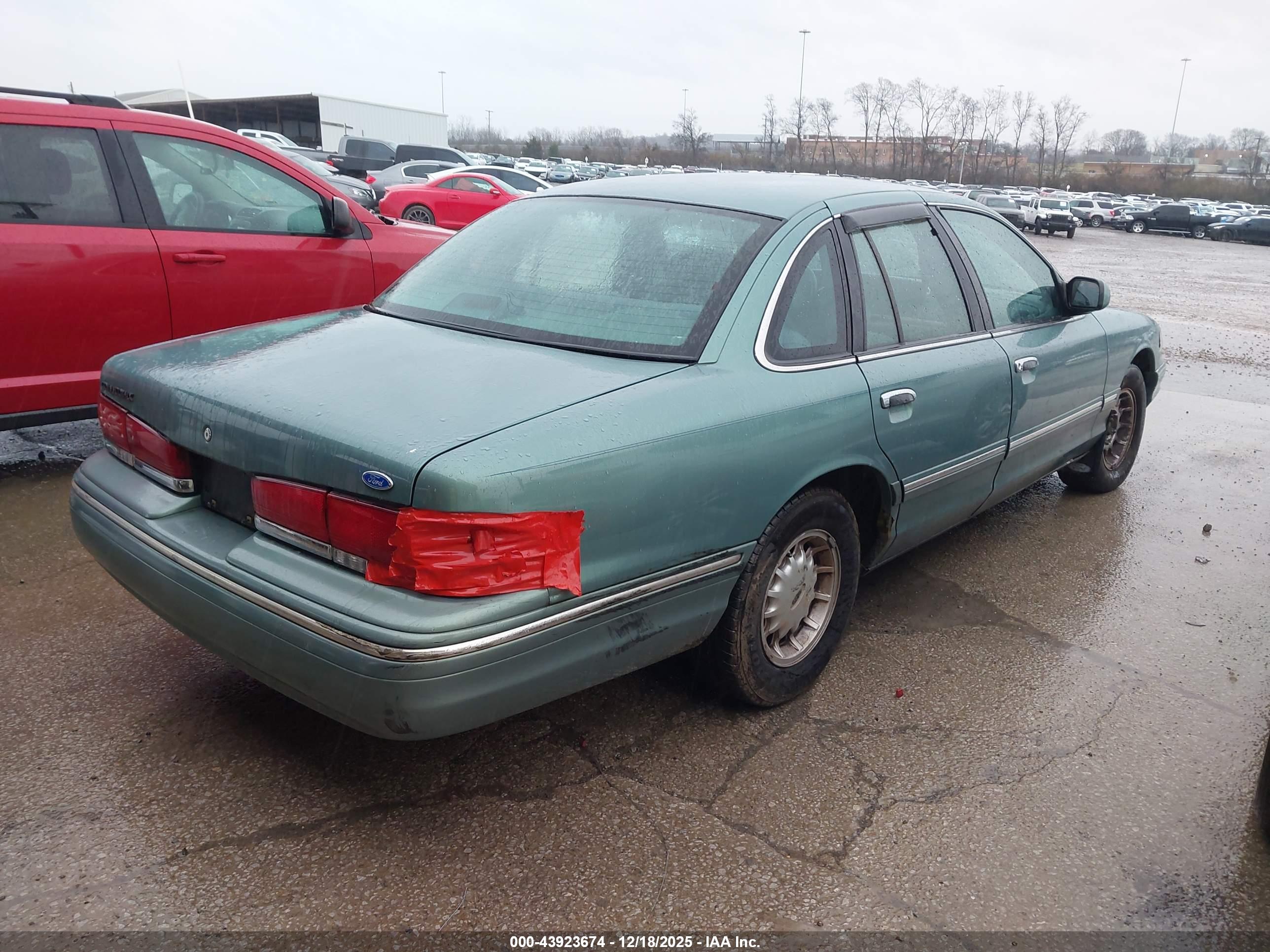 FORD CROWN image 4