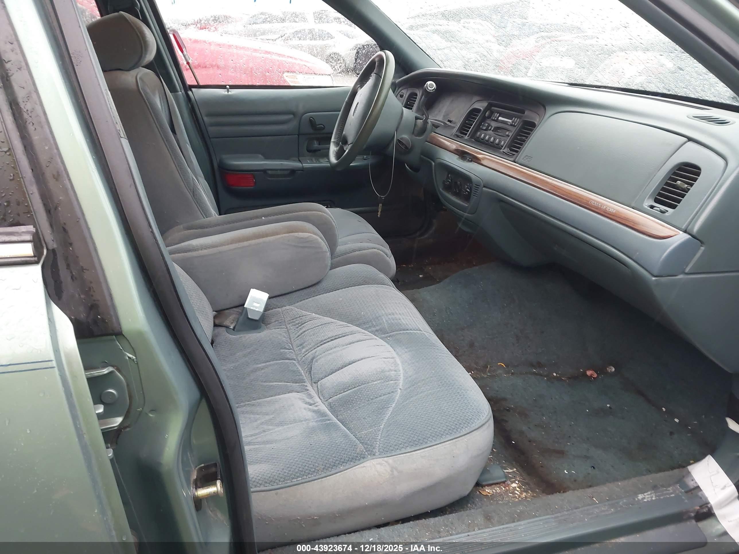 FORD CROWN image 5