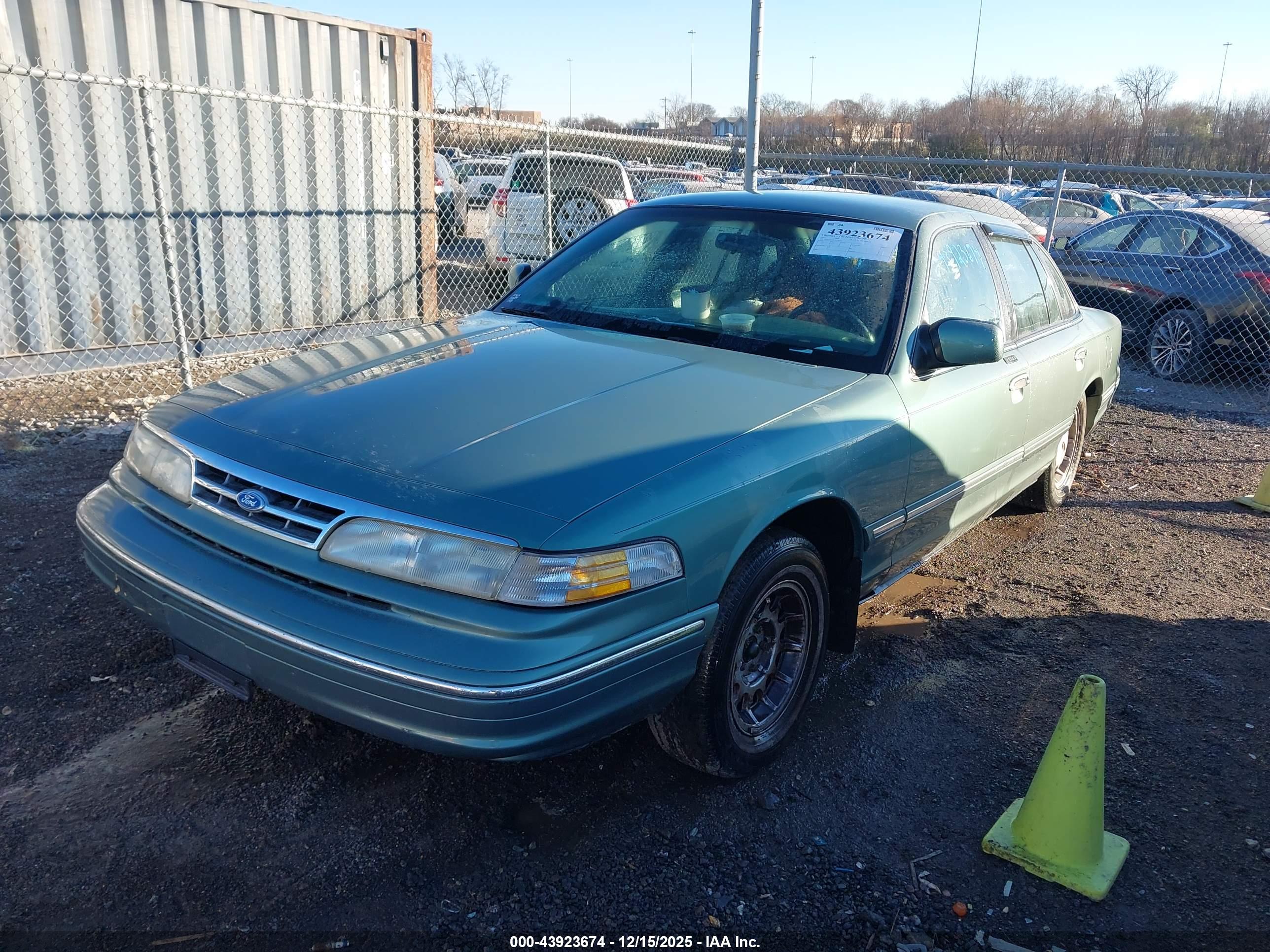 FORD CROWN image 6