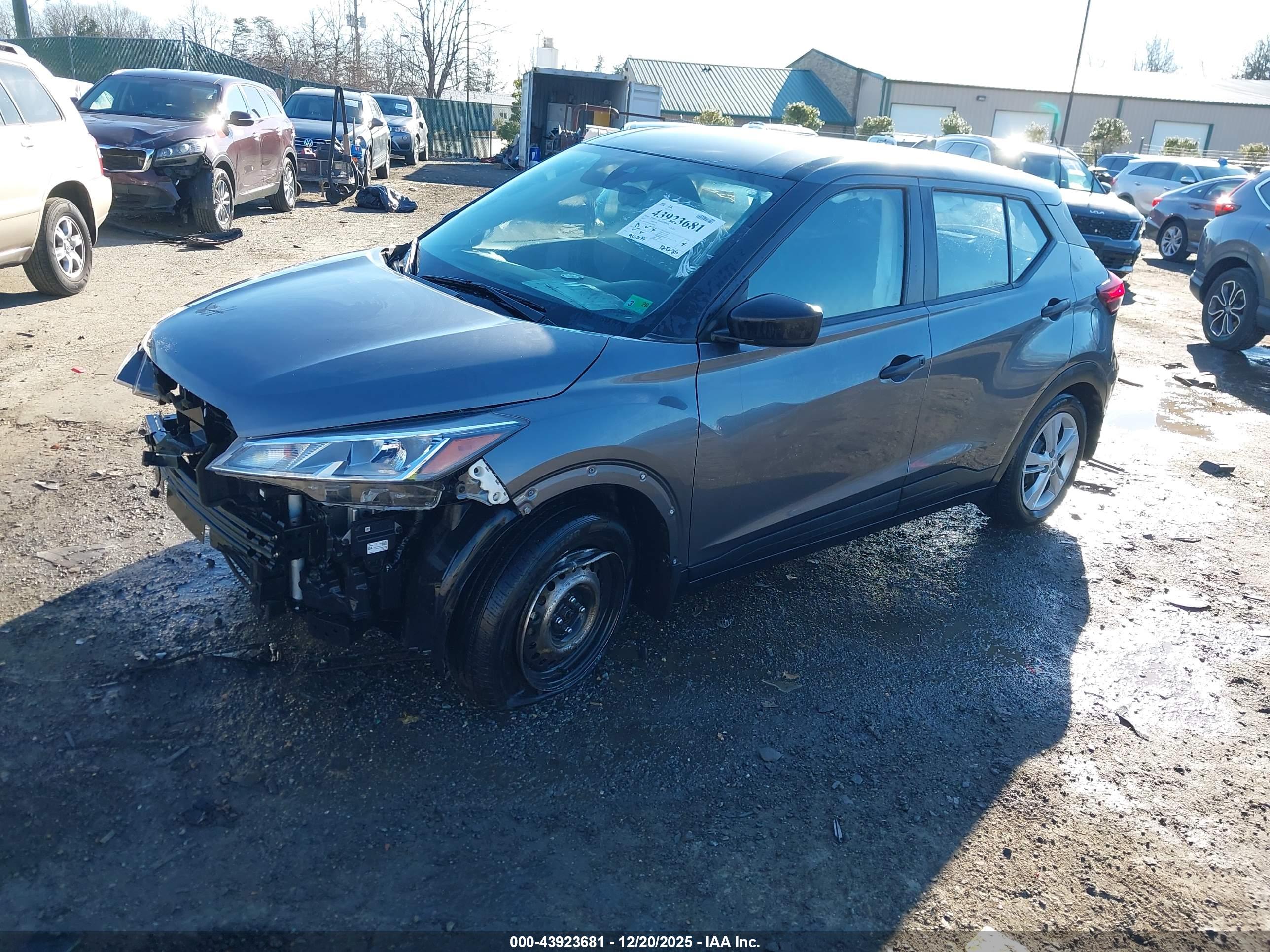 NISSAN KICKS image 2