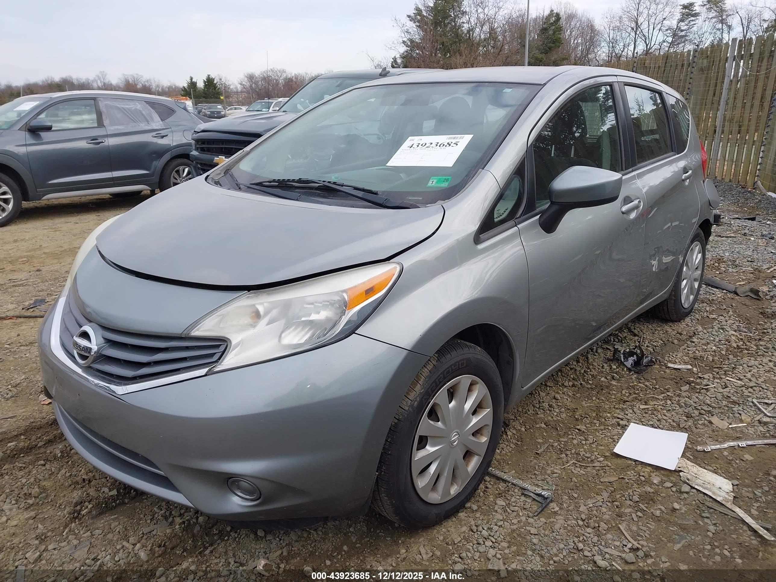 NISSAN VERSA image 2