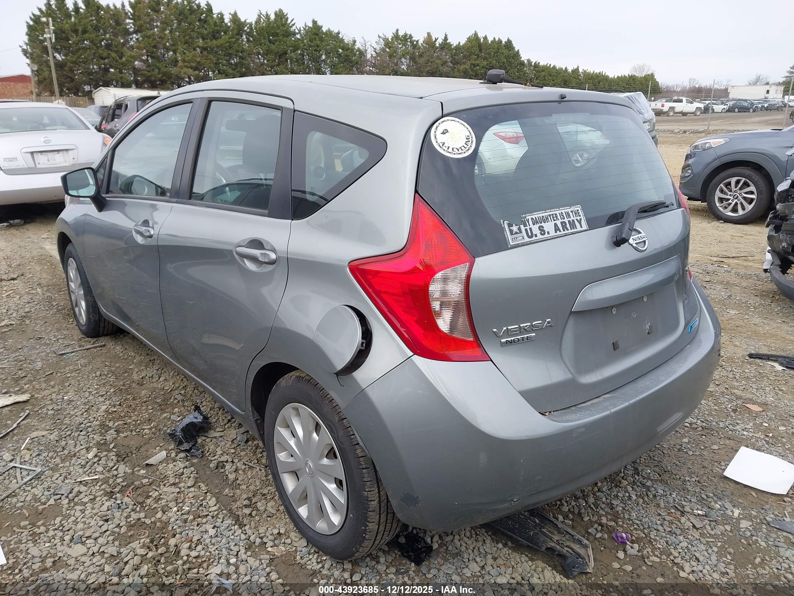 NISSAN VERSA image 3