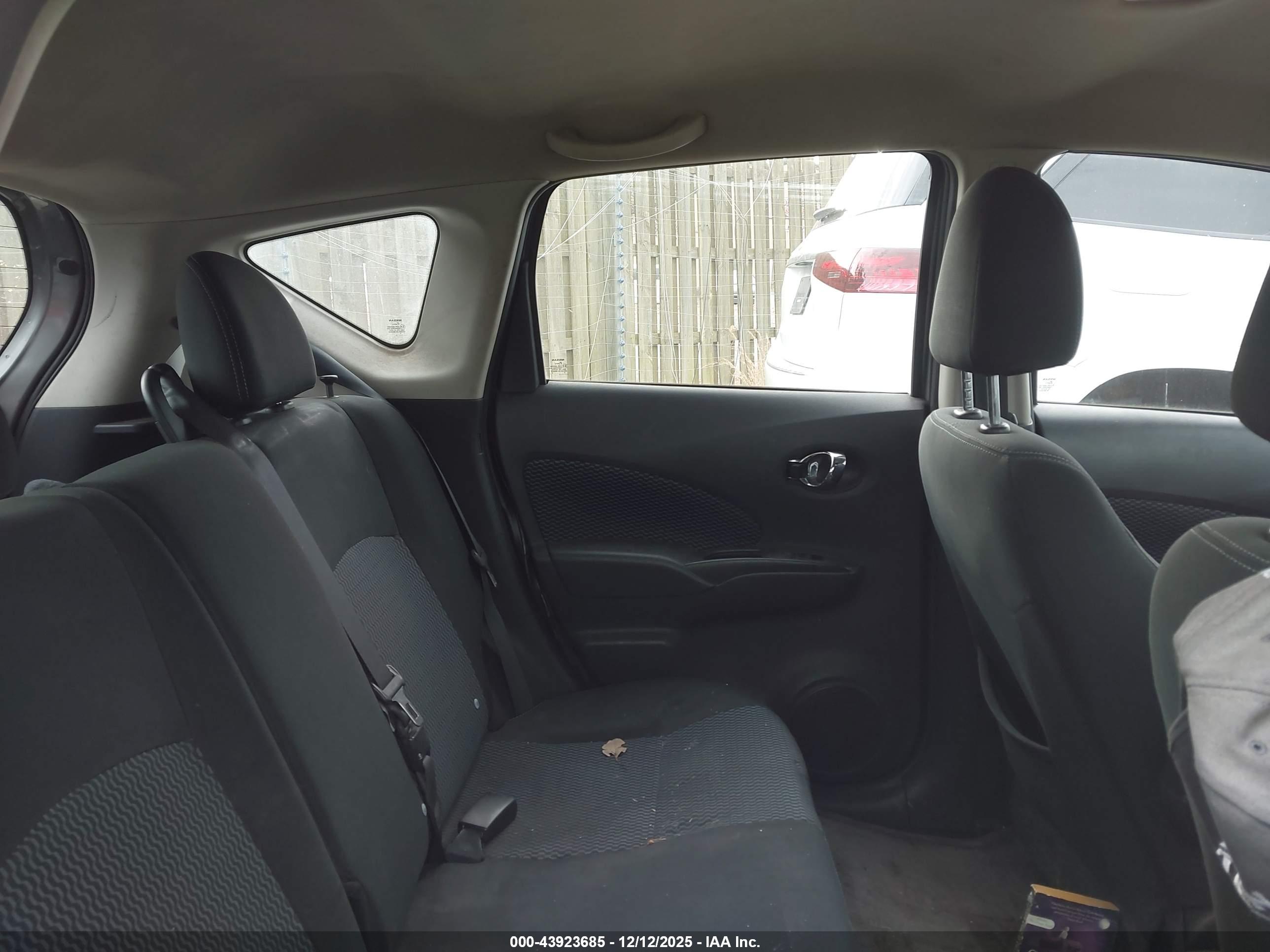NISSAN VERSA image 8