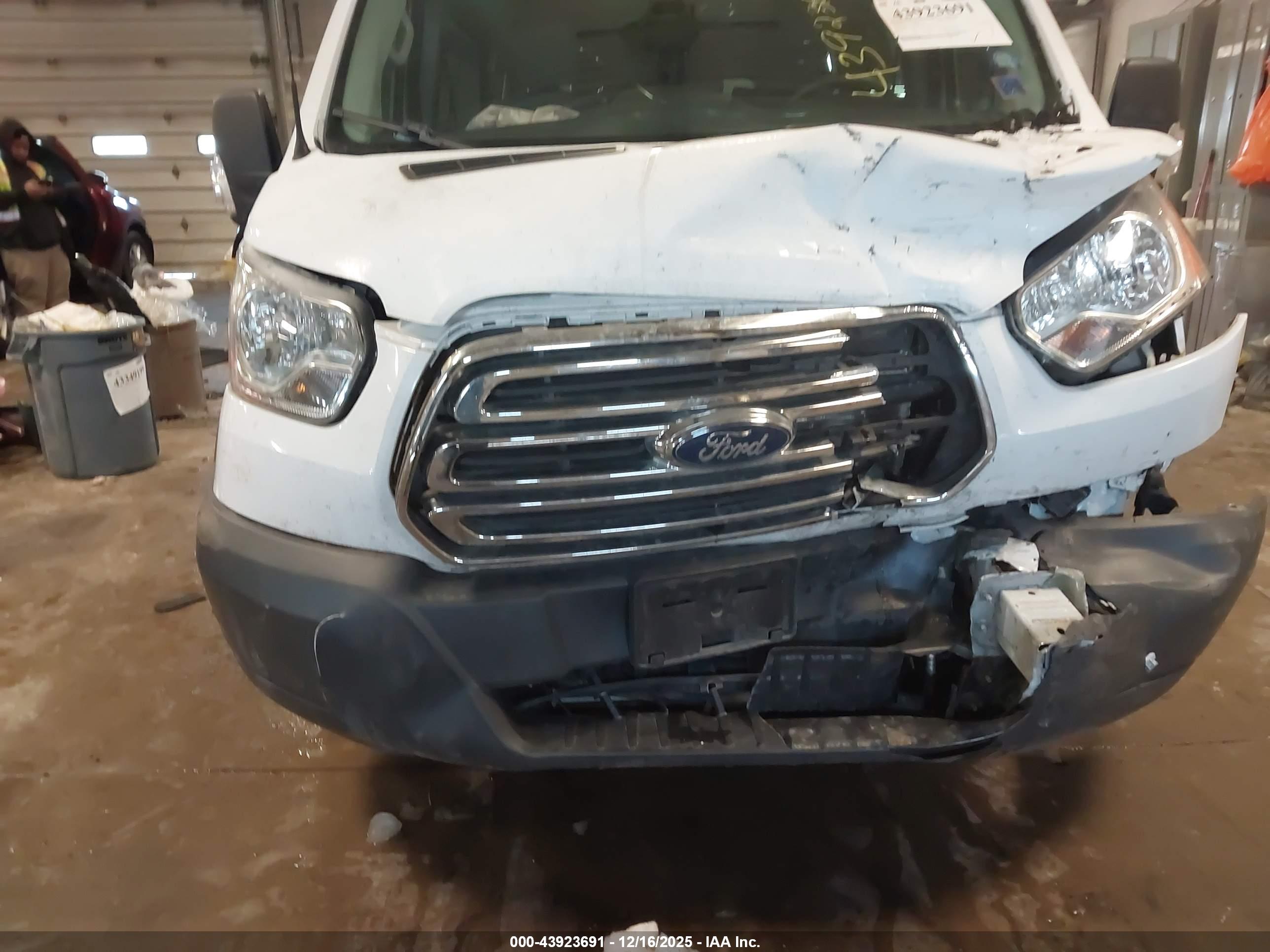 FORD TRANSIT-350 image 6