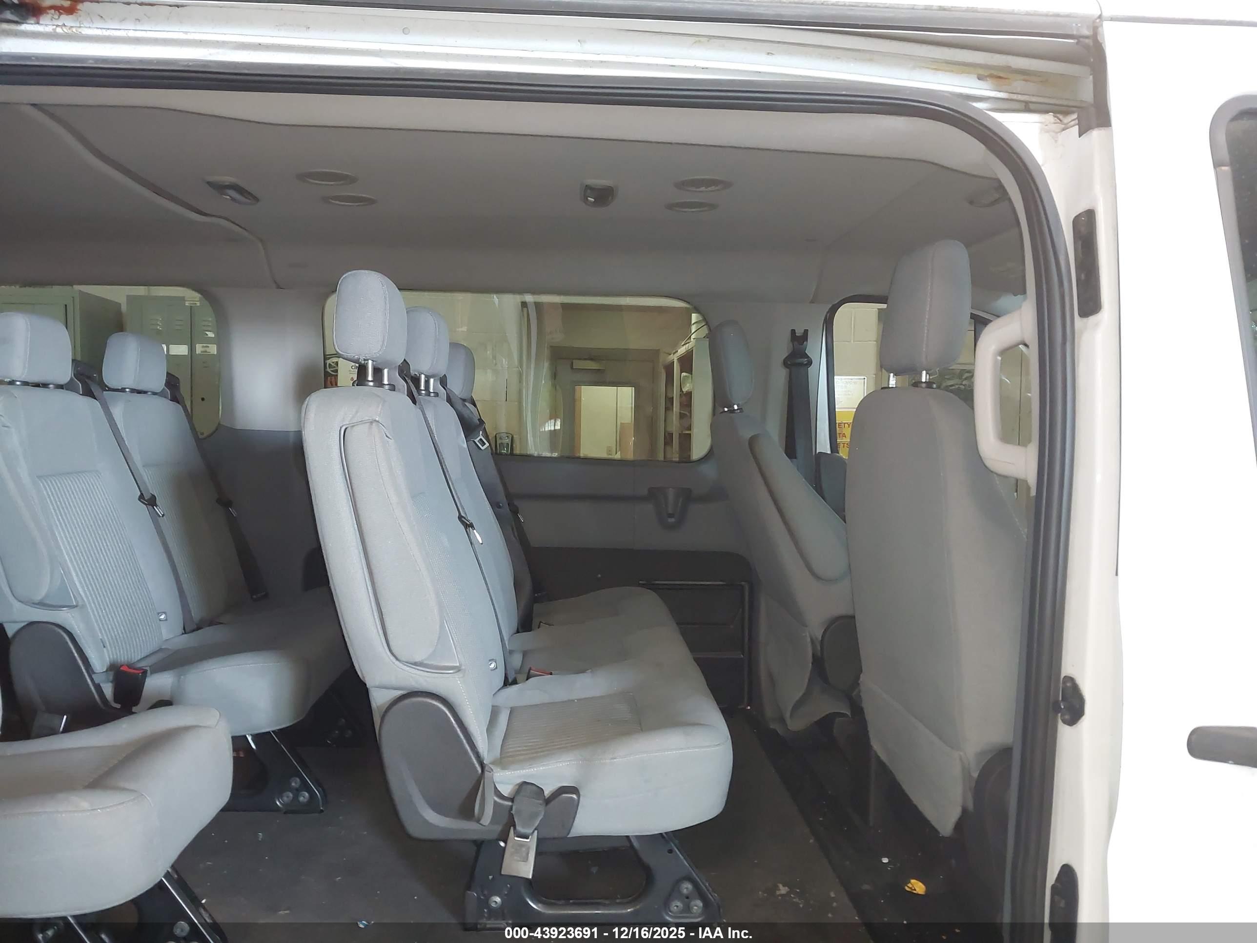 FORD TRANSIT-350 image 8