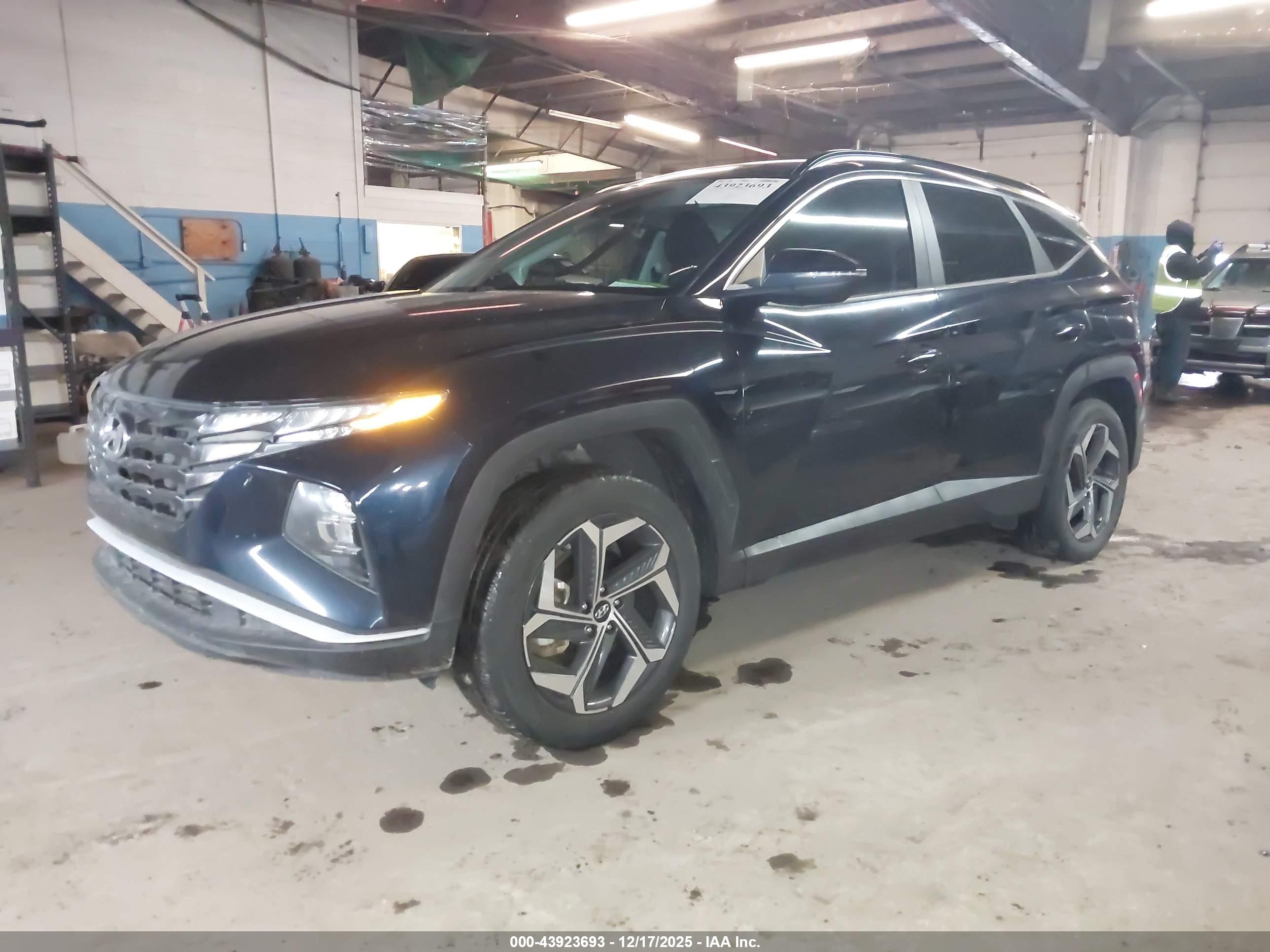 HYUNDAI TUCSON image 2