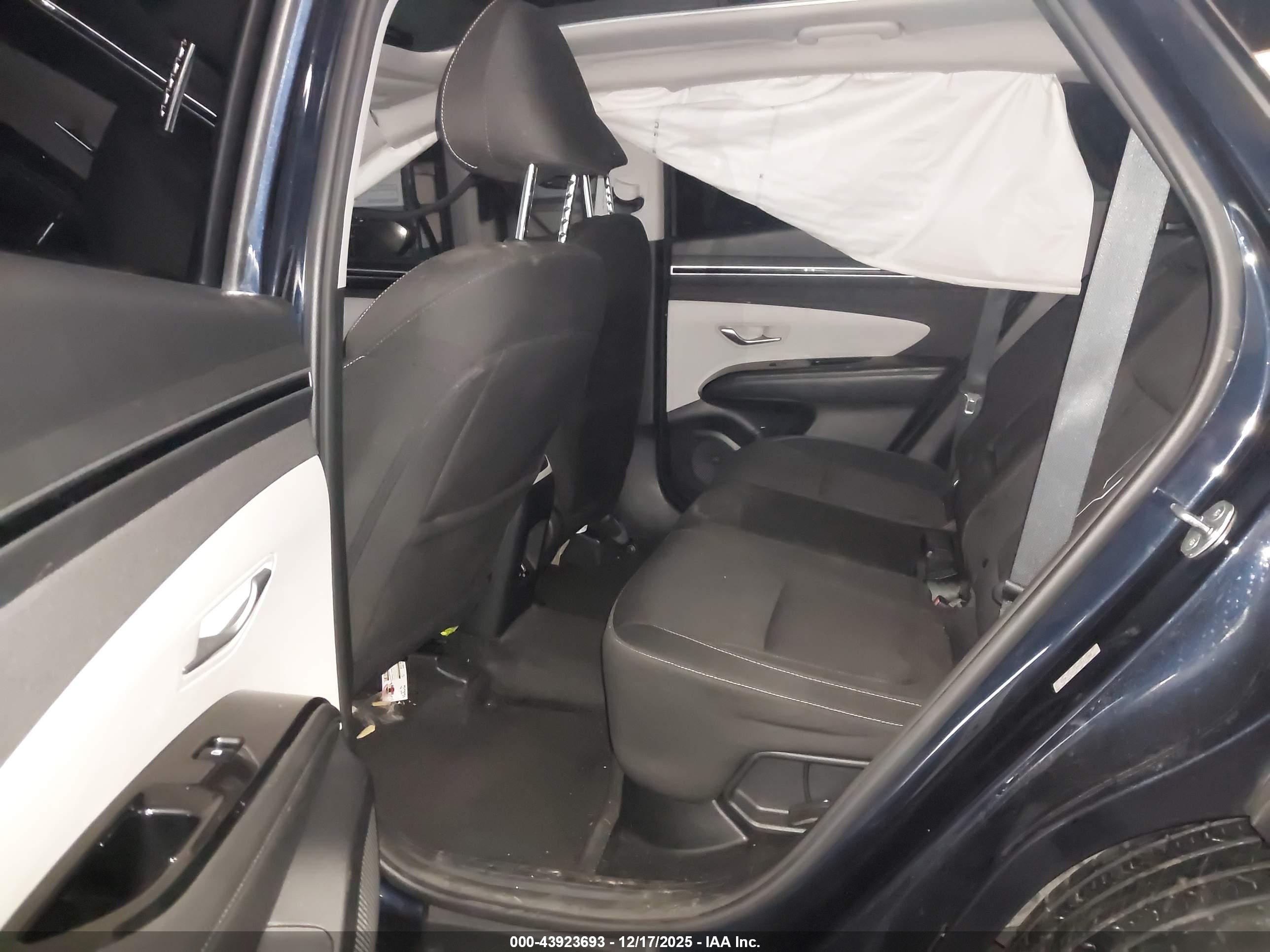 HYUNDAI TUCSON image 8