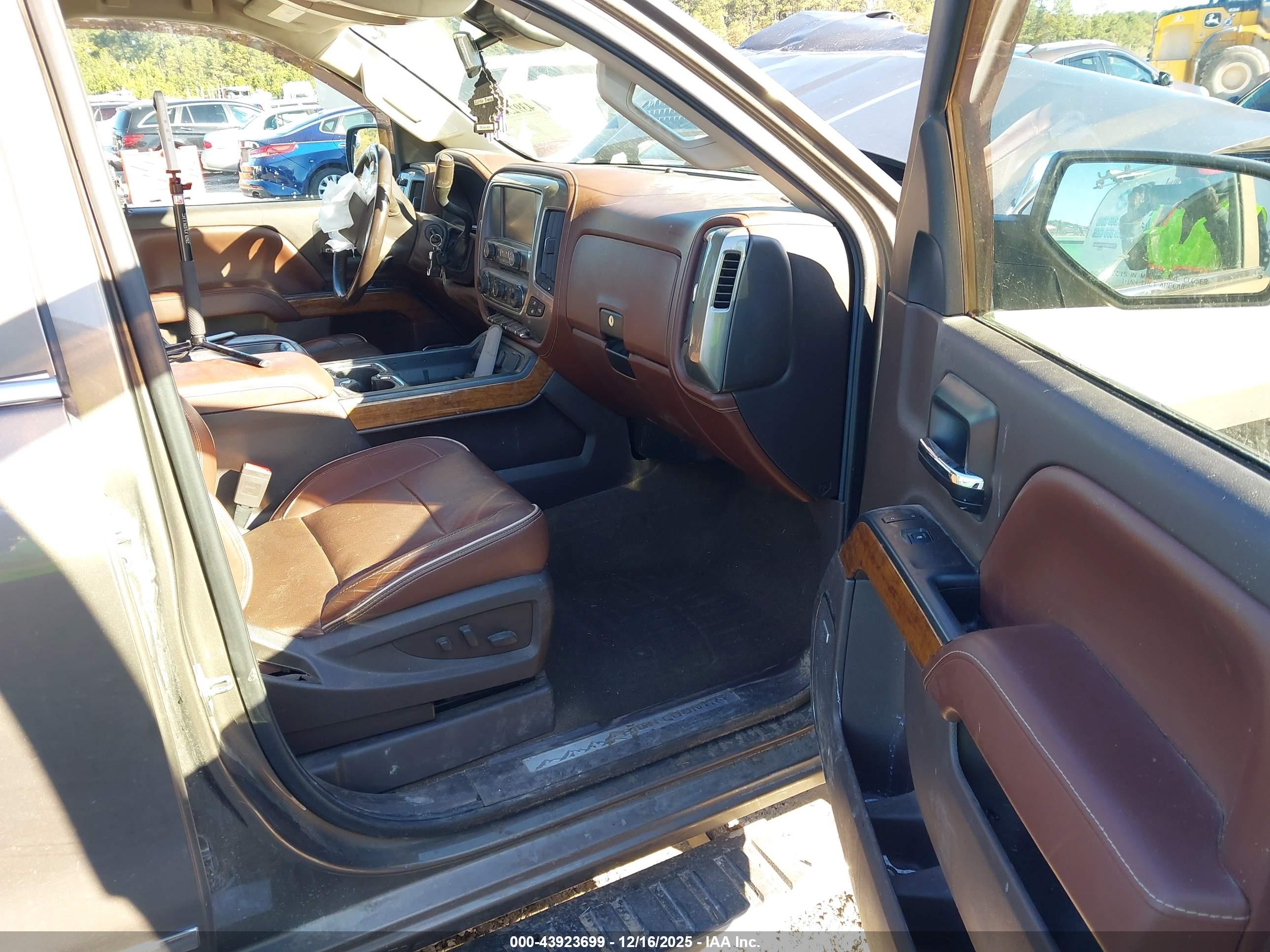 CHEVROLET SILVERADO image 5
