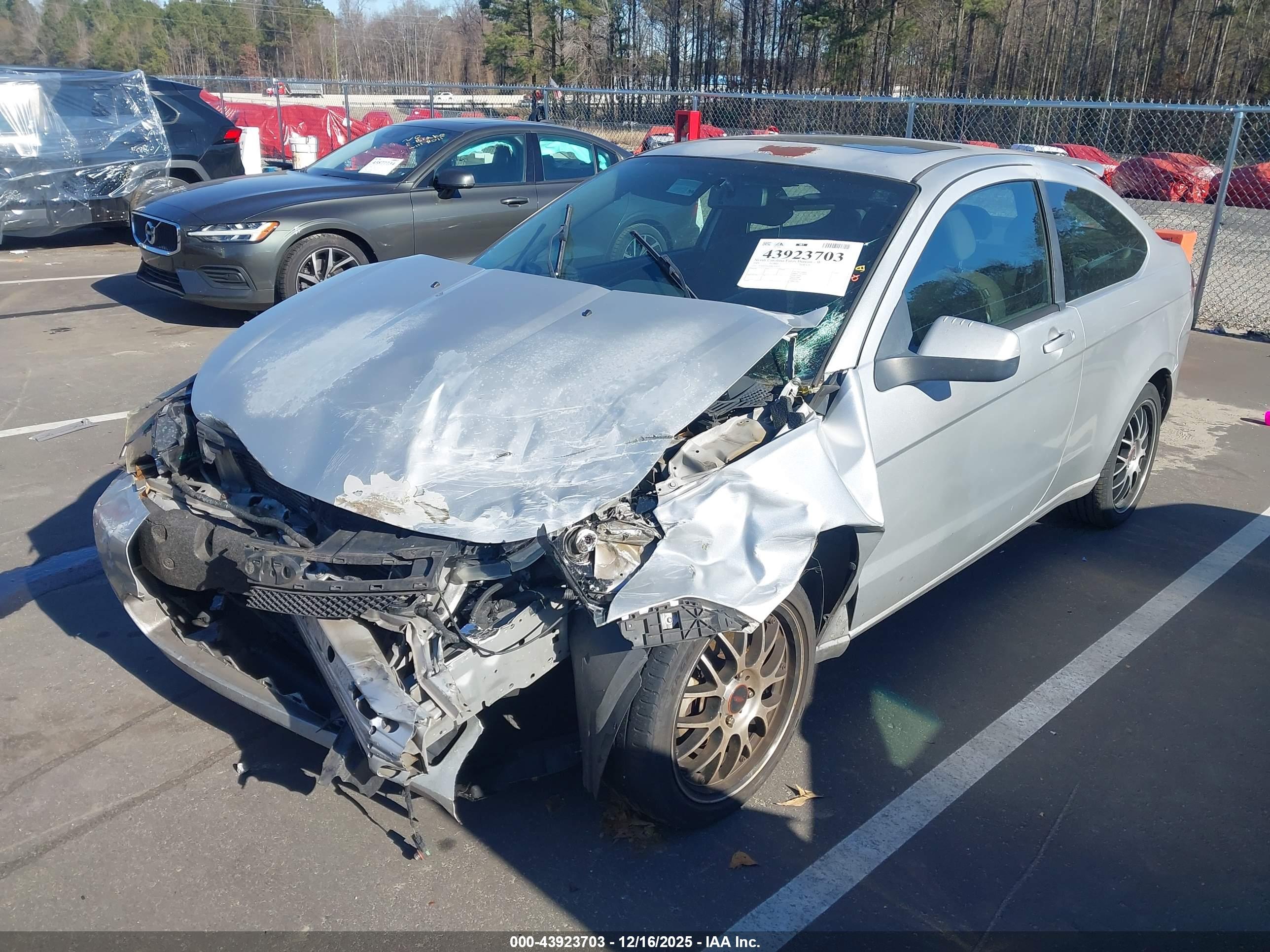 FORD FOCUS image 2
