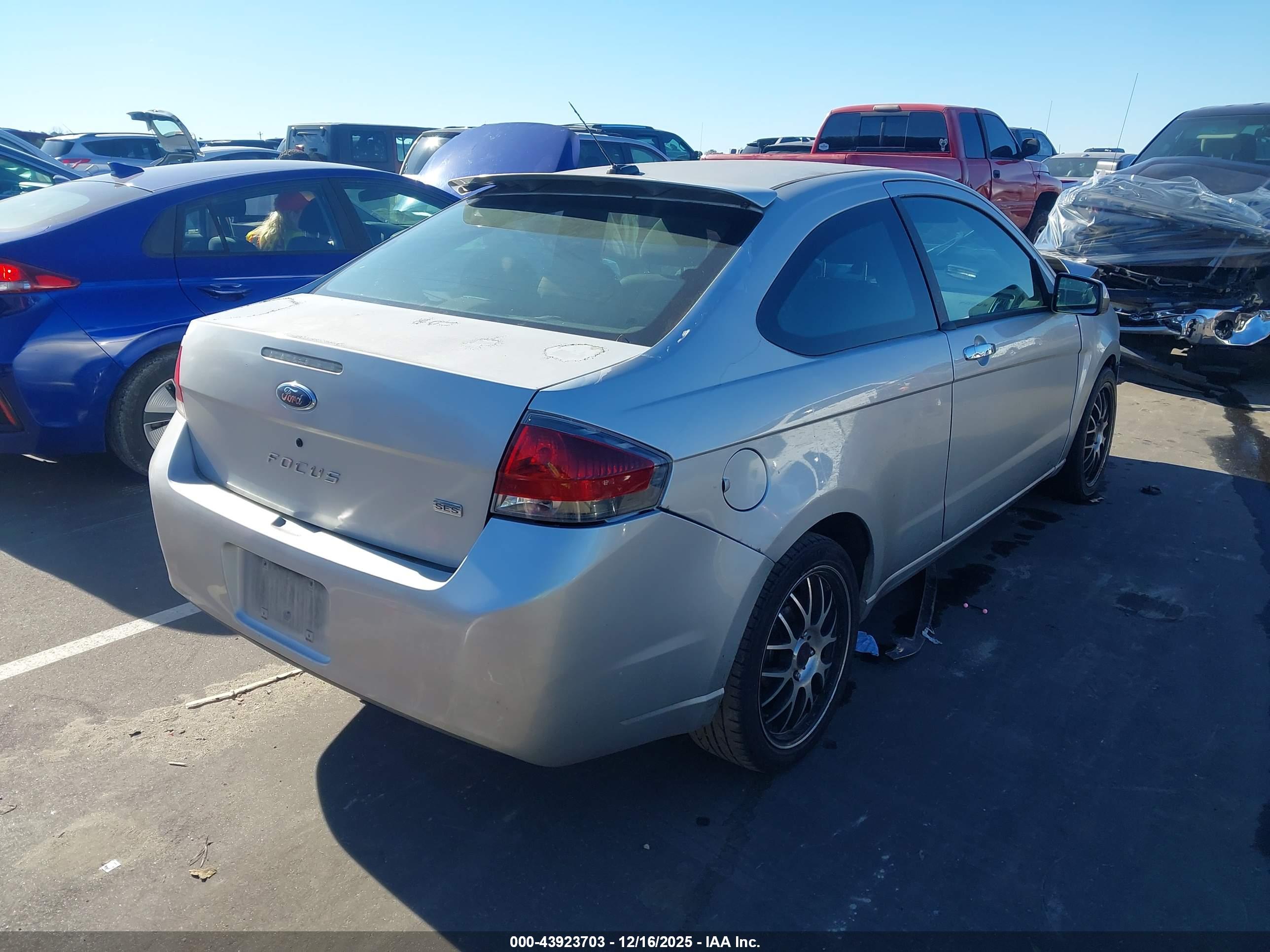 FORD FOCUS image 4