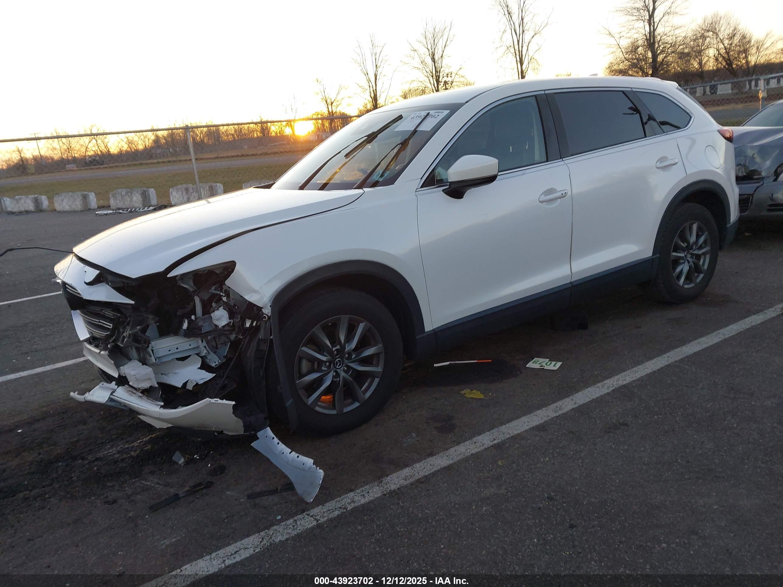 MAZDA CX-9 image 2