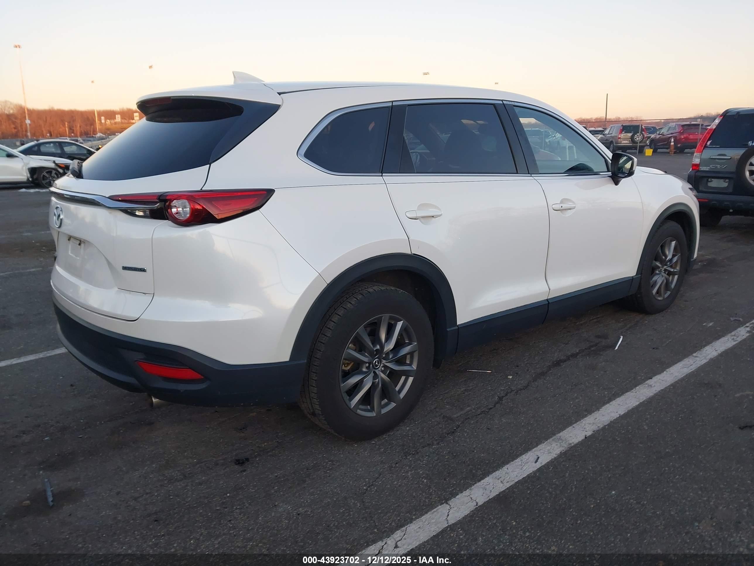 MAZDA CX-9 image 4