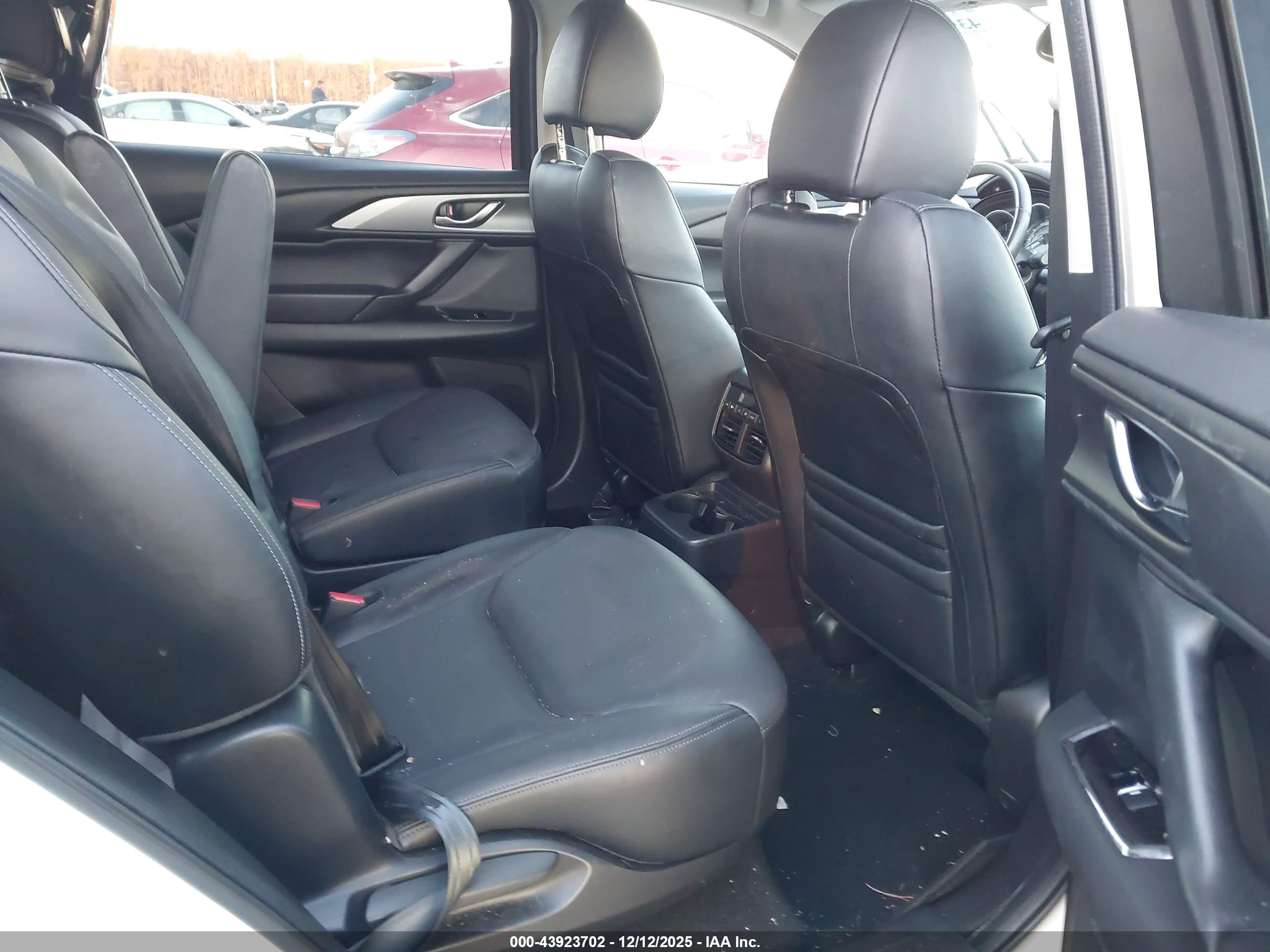 MAZDA CX-9 image 8