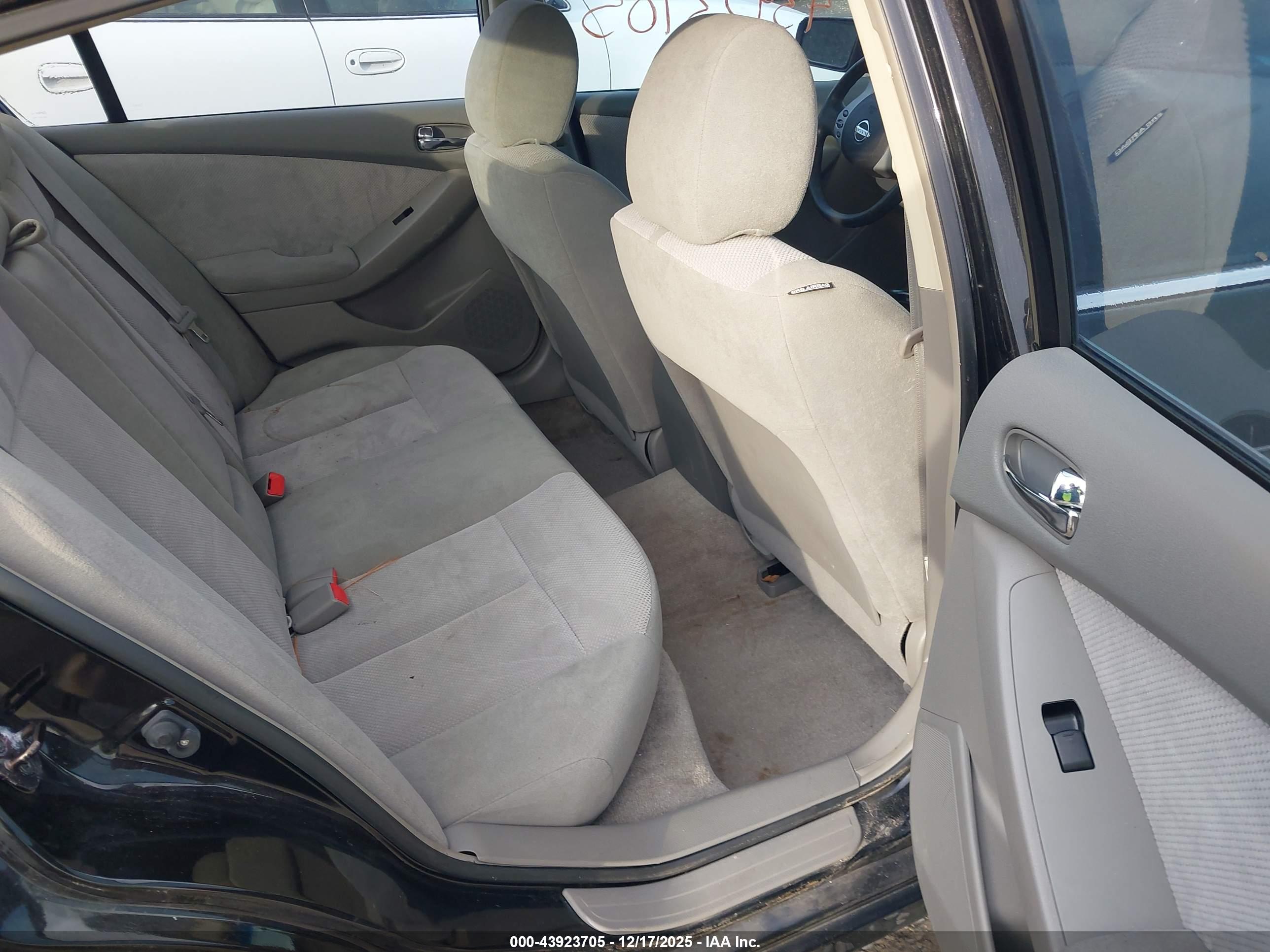 NISSAN ALTIMA image 8