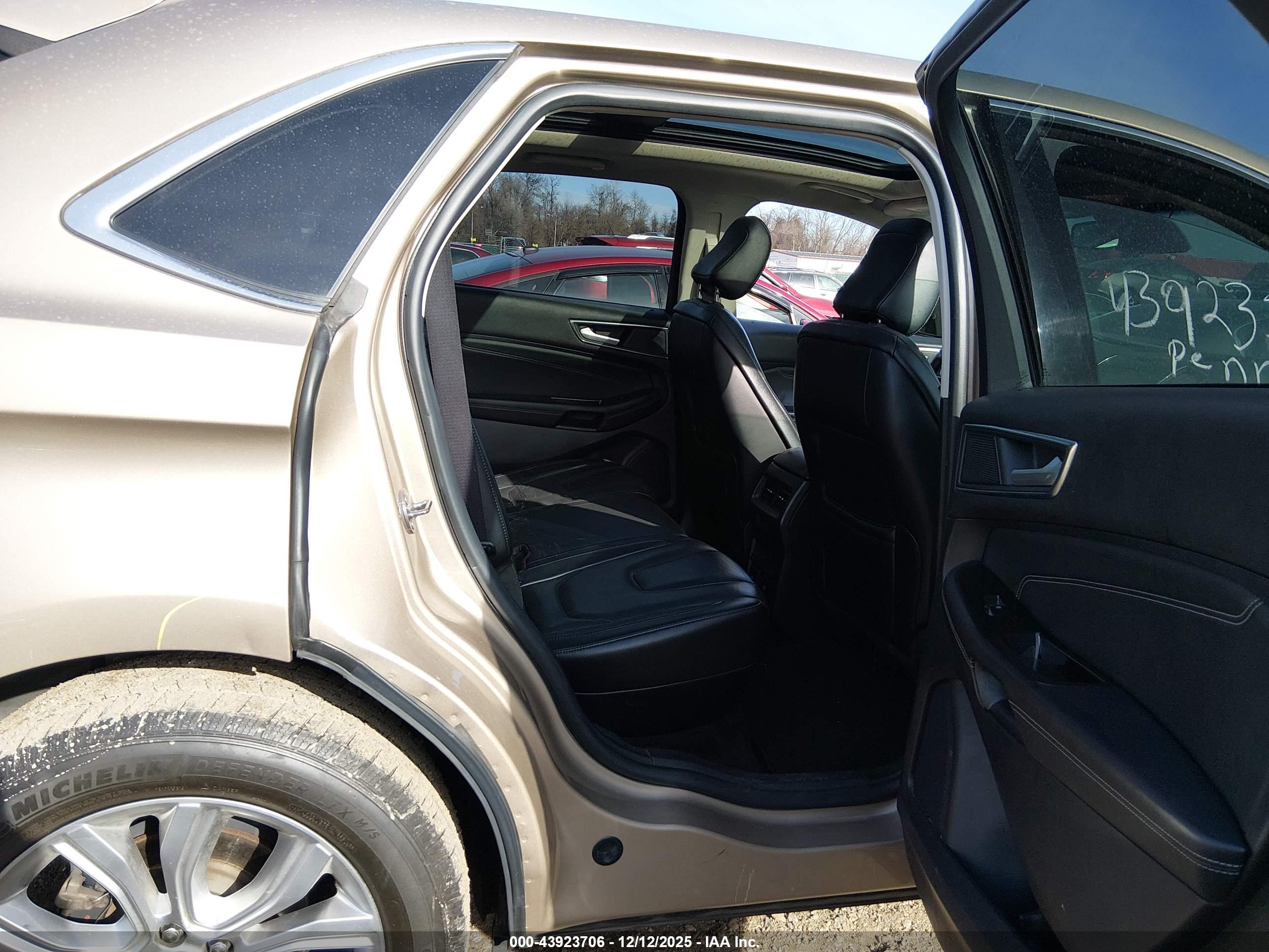 FORD EDGE image 8