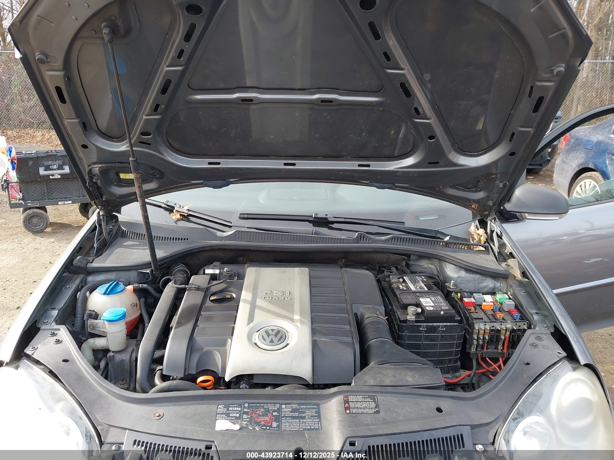 VOLKSWAGEN GTI image 10