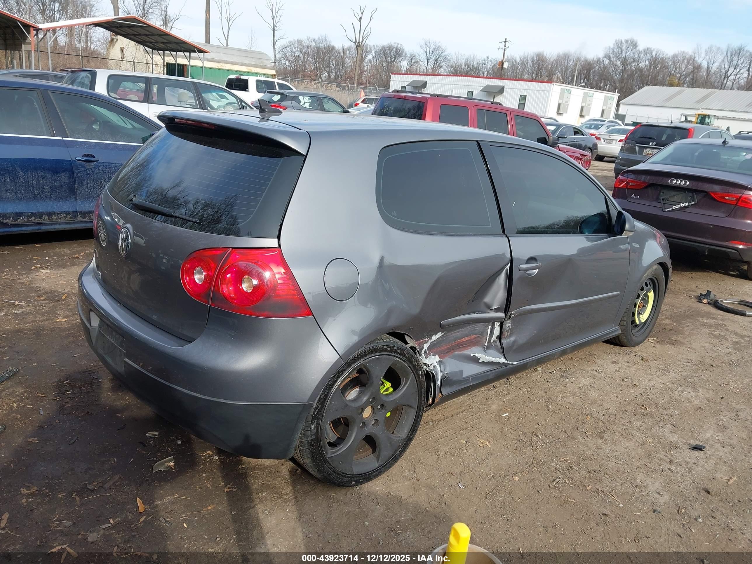 VOLKSWAGEN GTI image 4