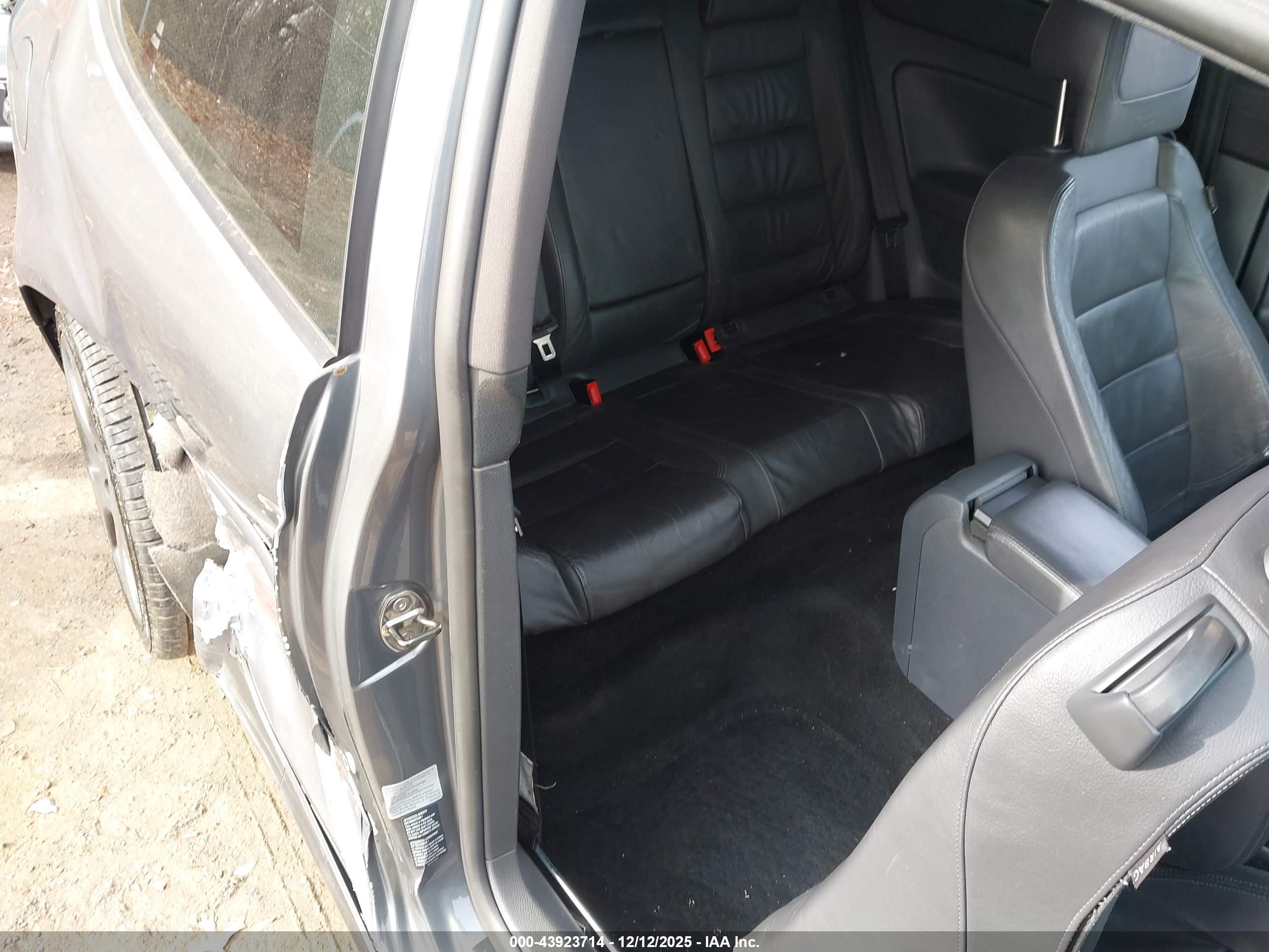 VOLKSWAGEN GTI image 8