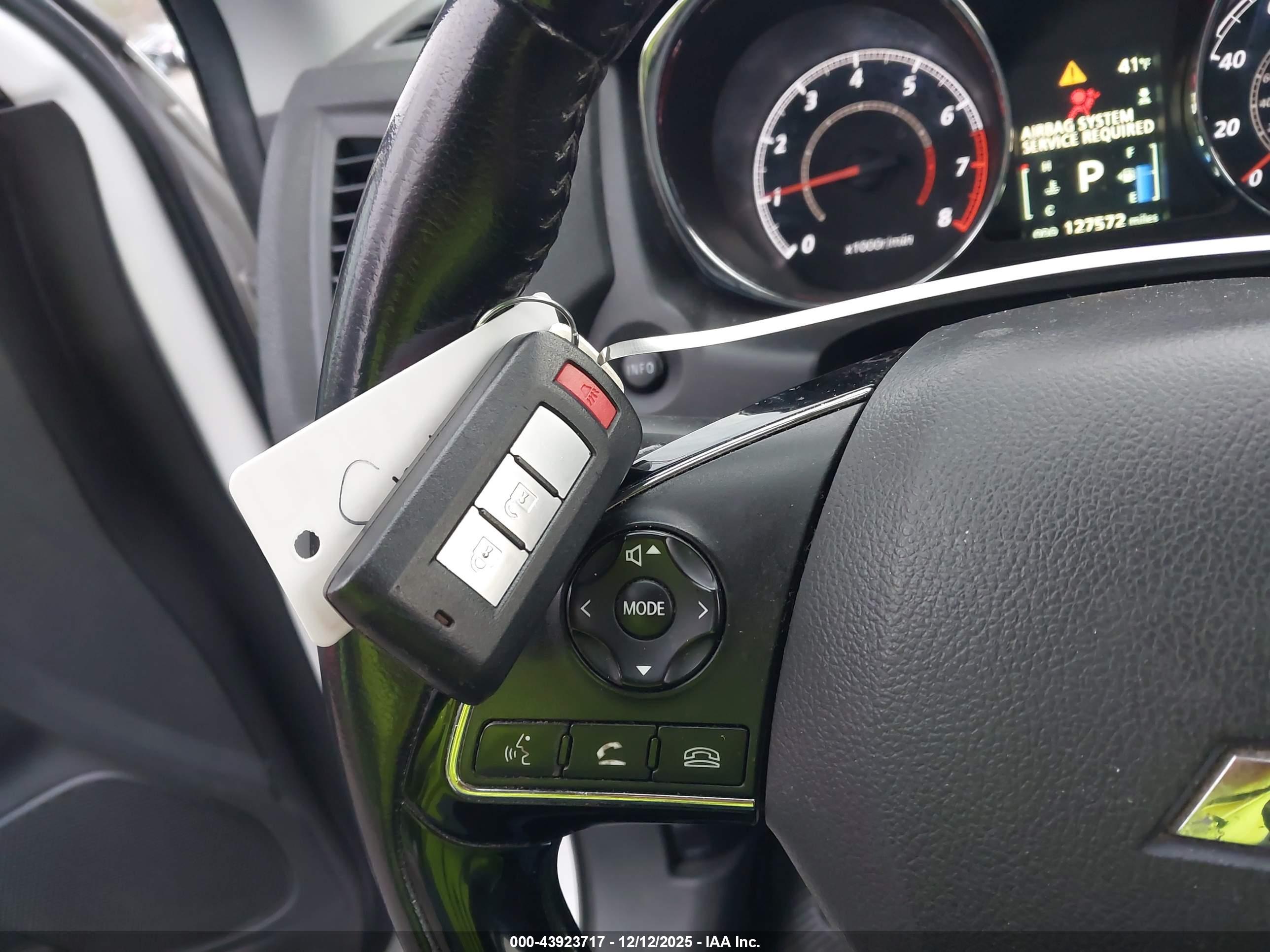 MITSUBISHI OUTLANDER image 11