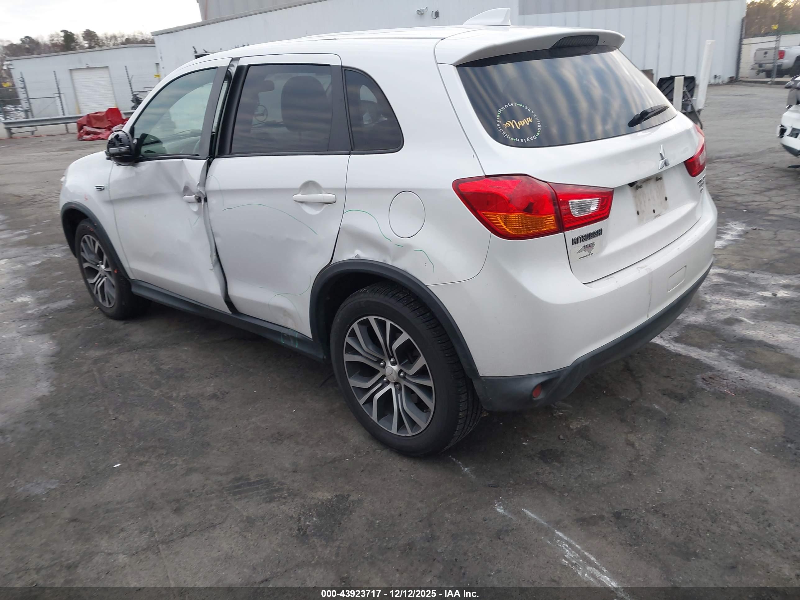 MITSUBISHI OUTLANDER image 3