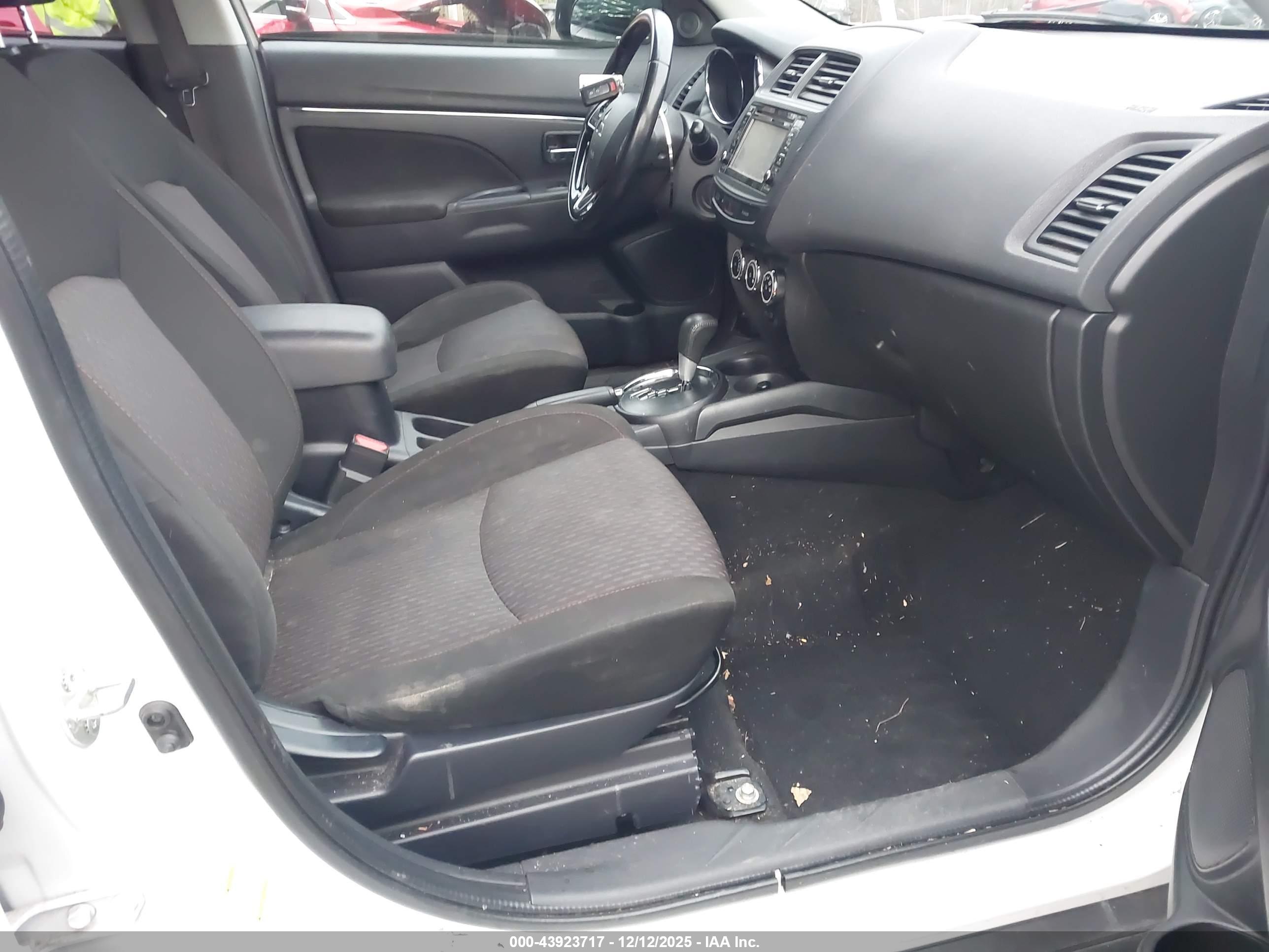 MITSUBISHI OUTLANDER image 5
