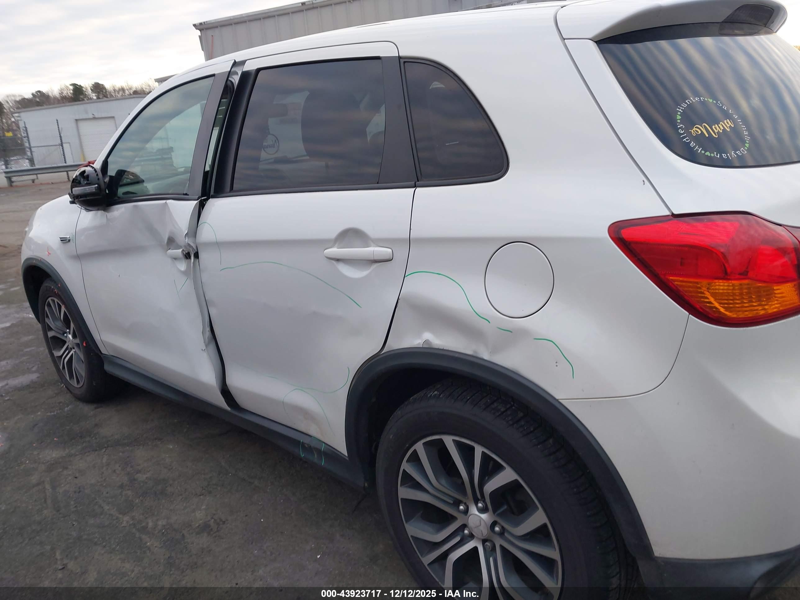 MITSUBISHI OUTLANDER image 6