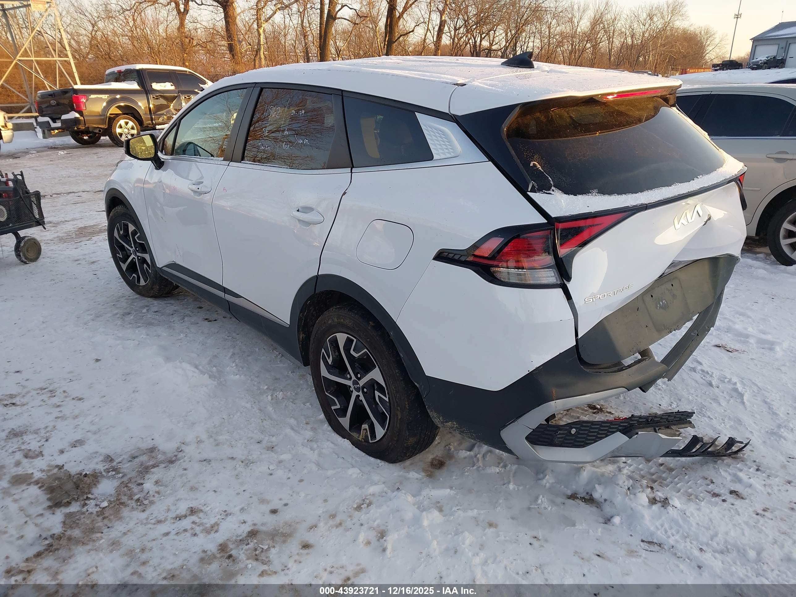 KIA SPORTAGE image 3