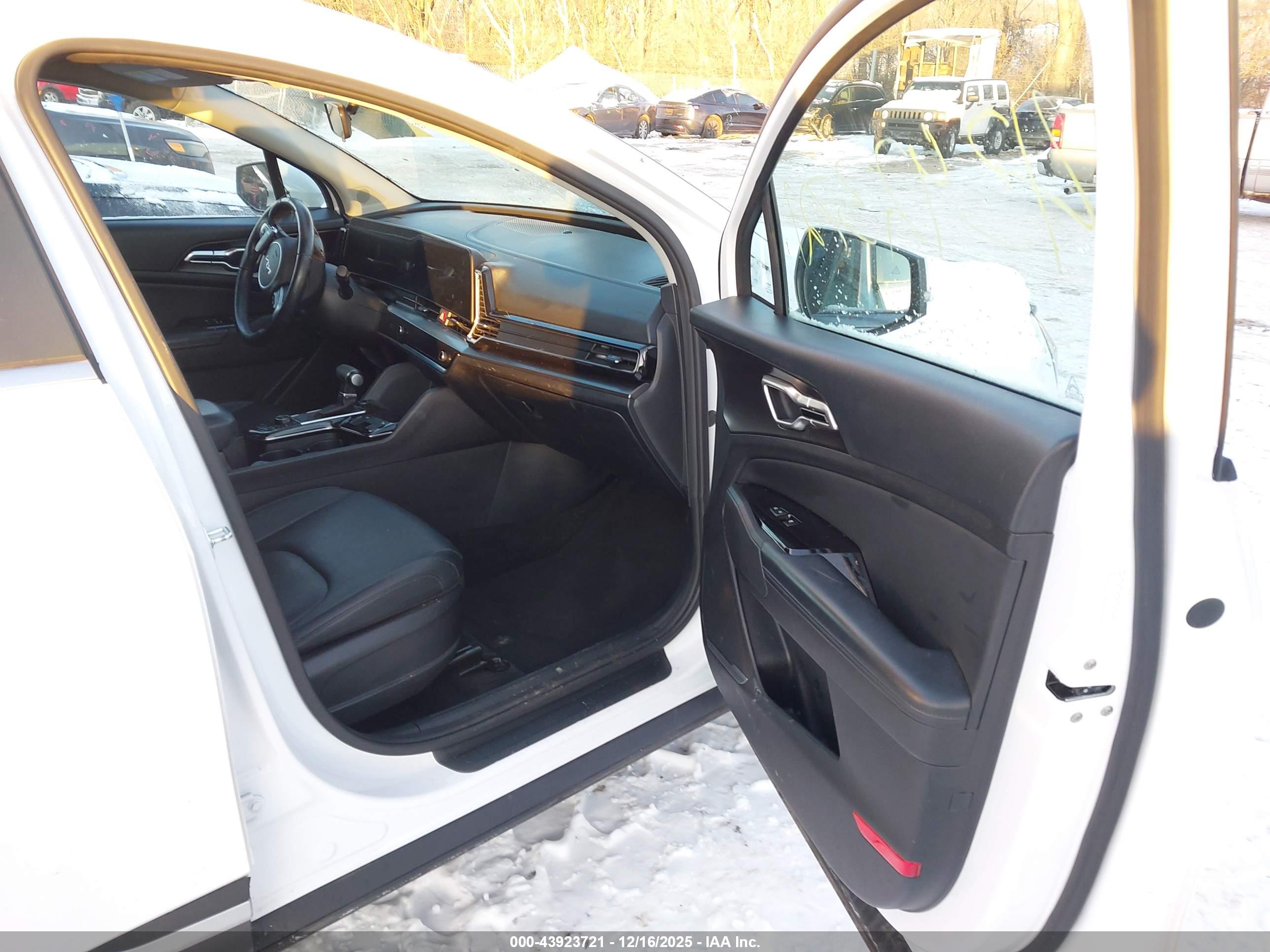 KIA SPORTAGE image 5