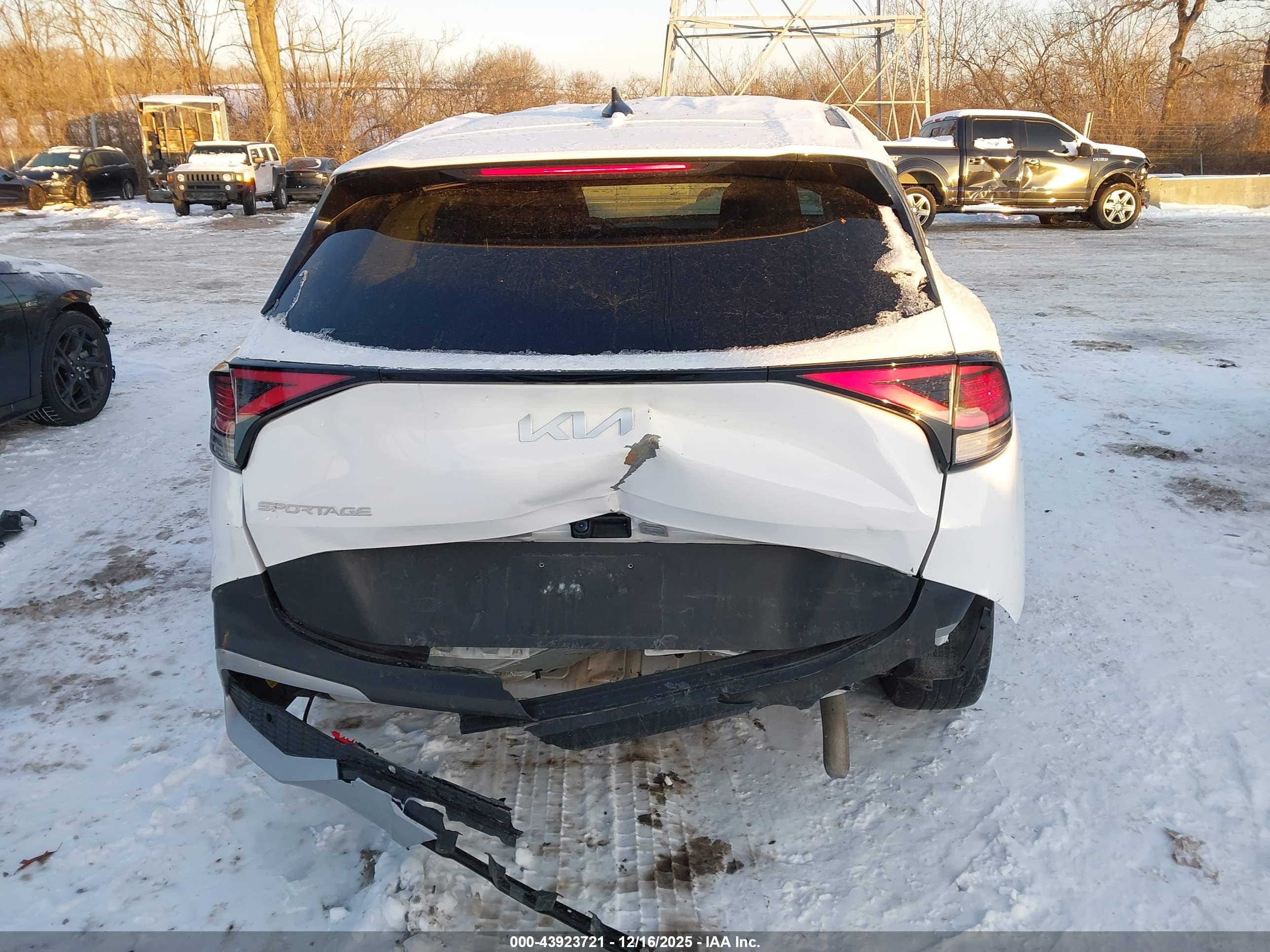 KIA SPORTAGE image 6