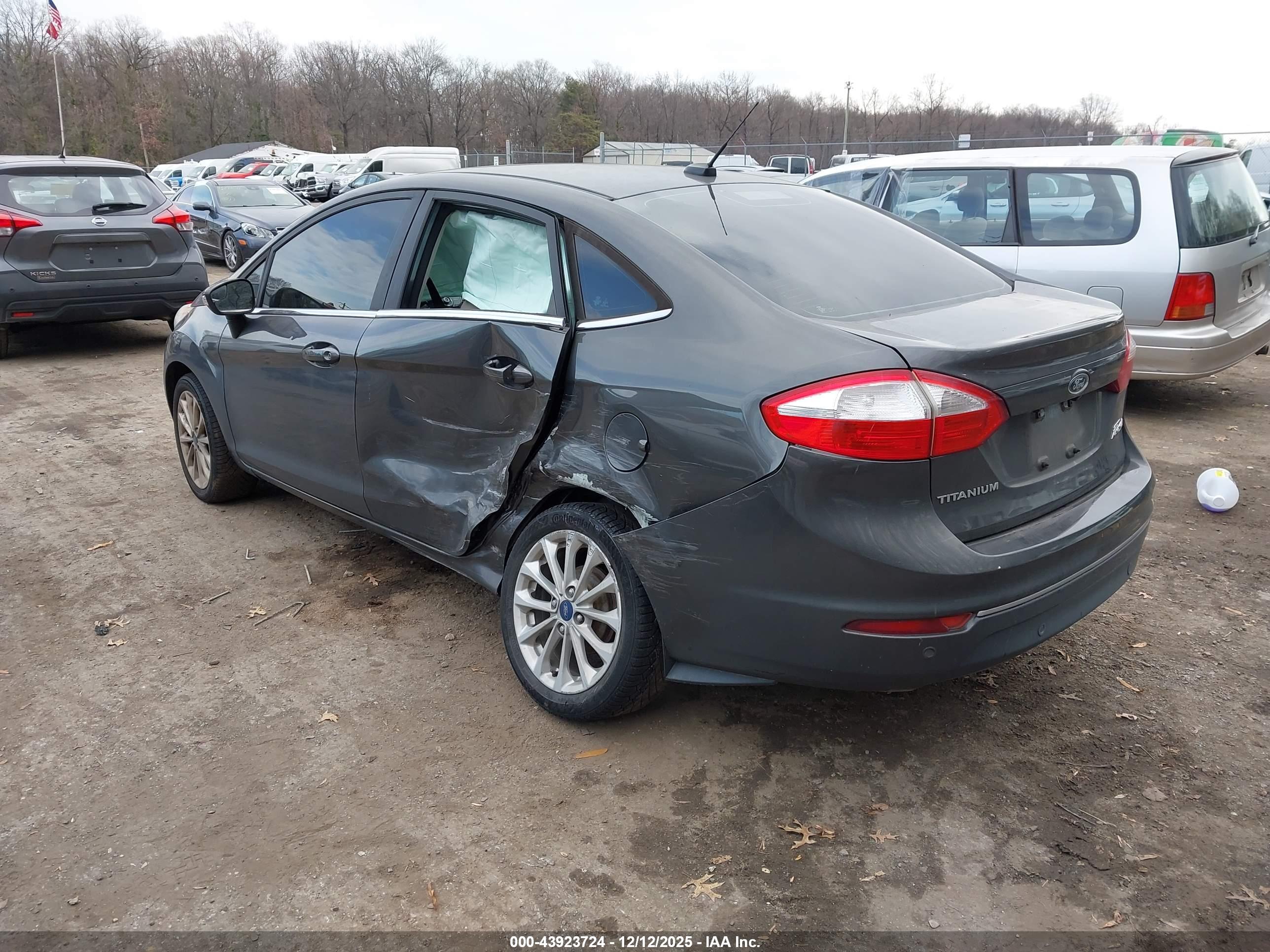 FORD FIESTA image 3