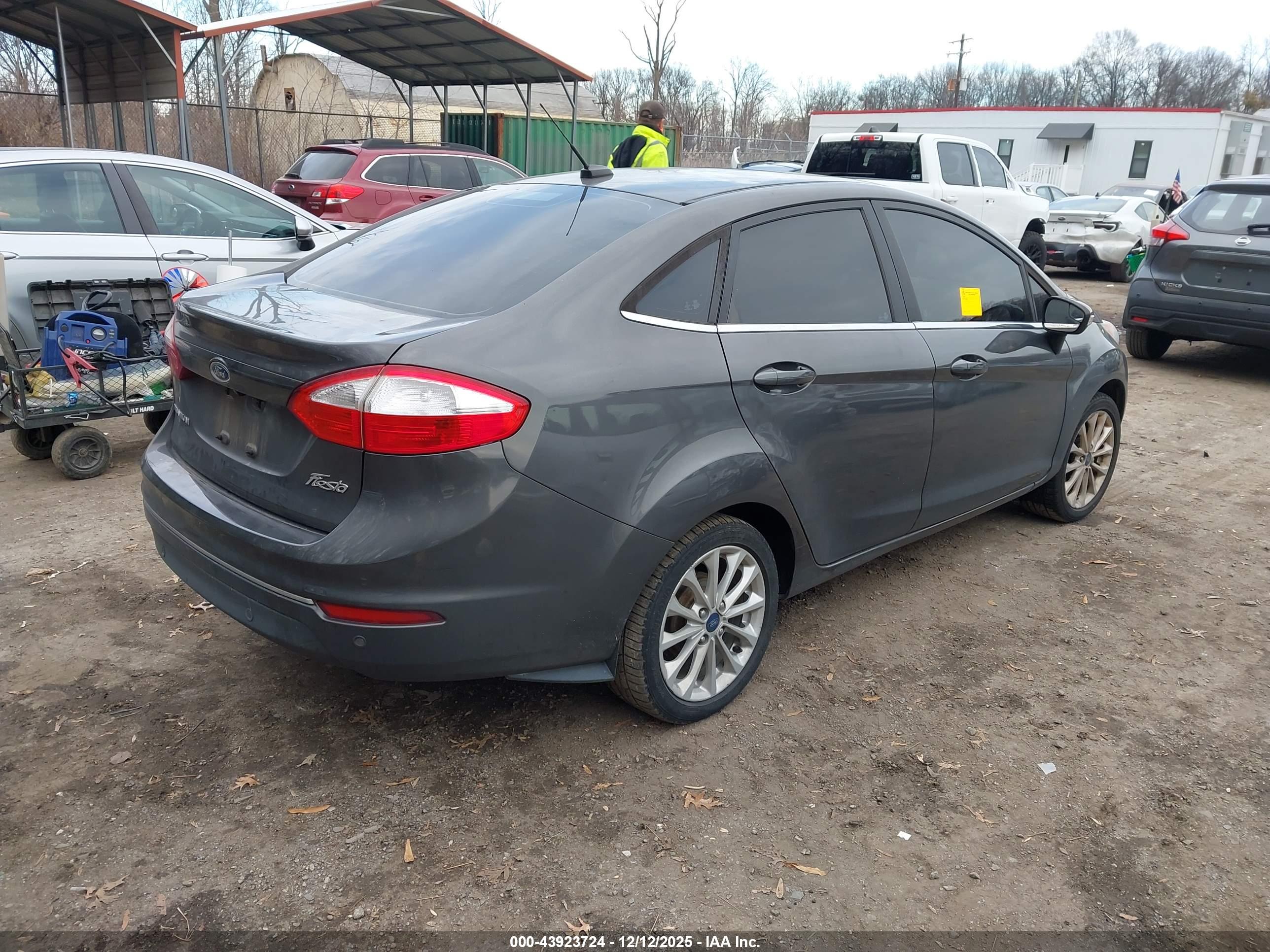 FORD FIESTA image 4