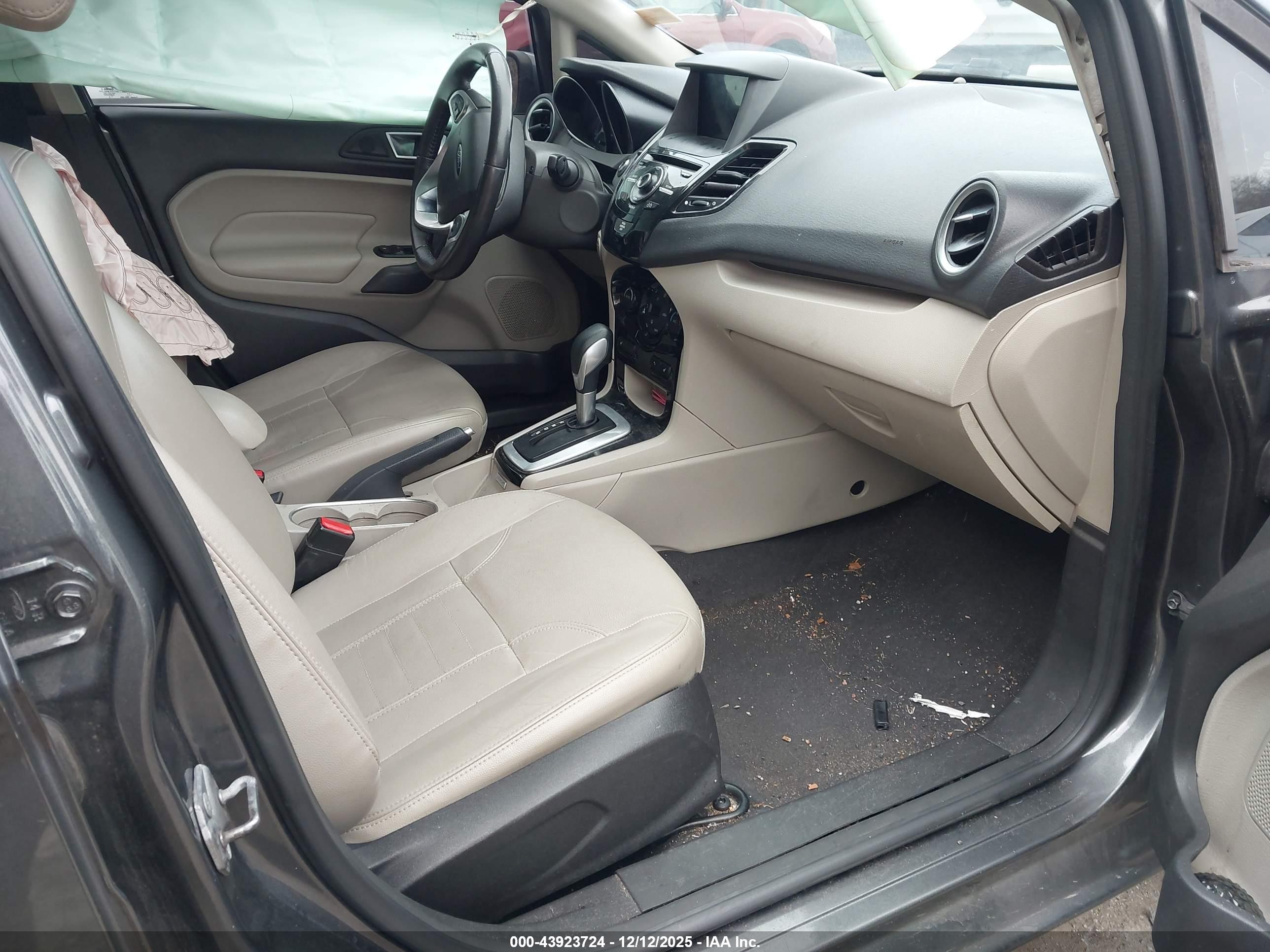 FORD FIESTA image 5
