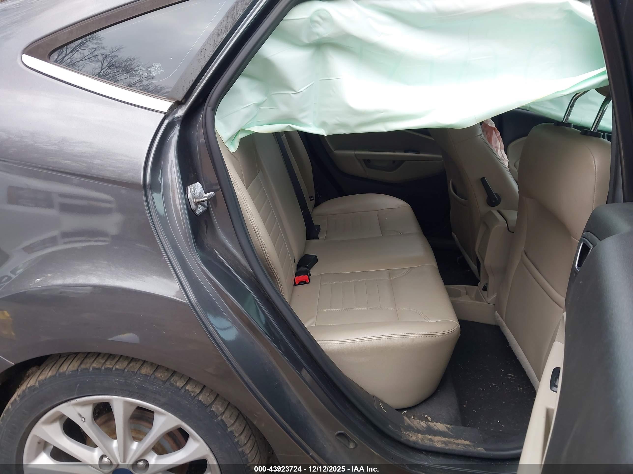 FORD FIESTA image 8