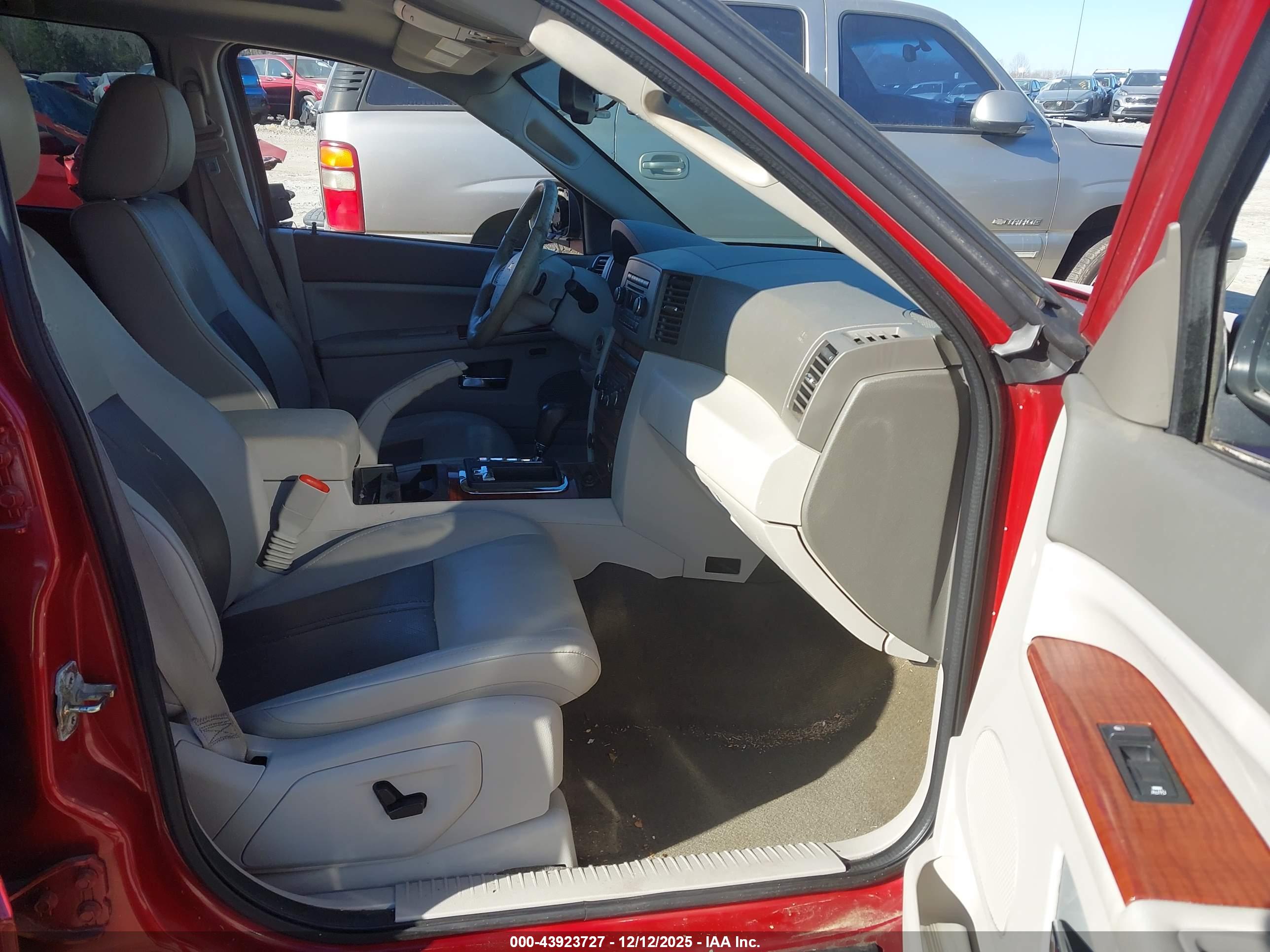 JEEP GRAND image 5