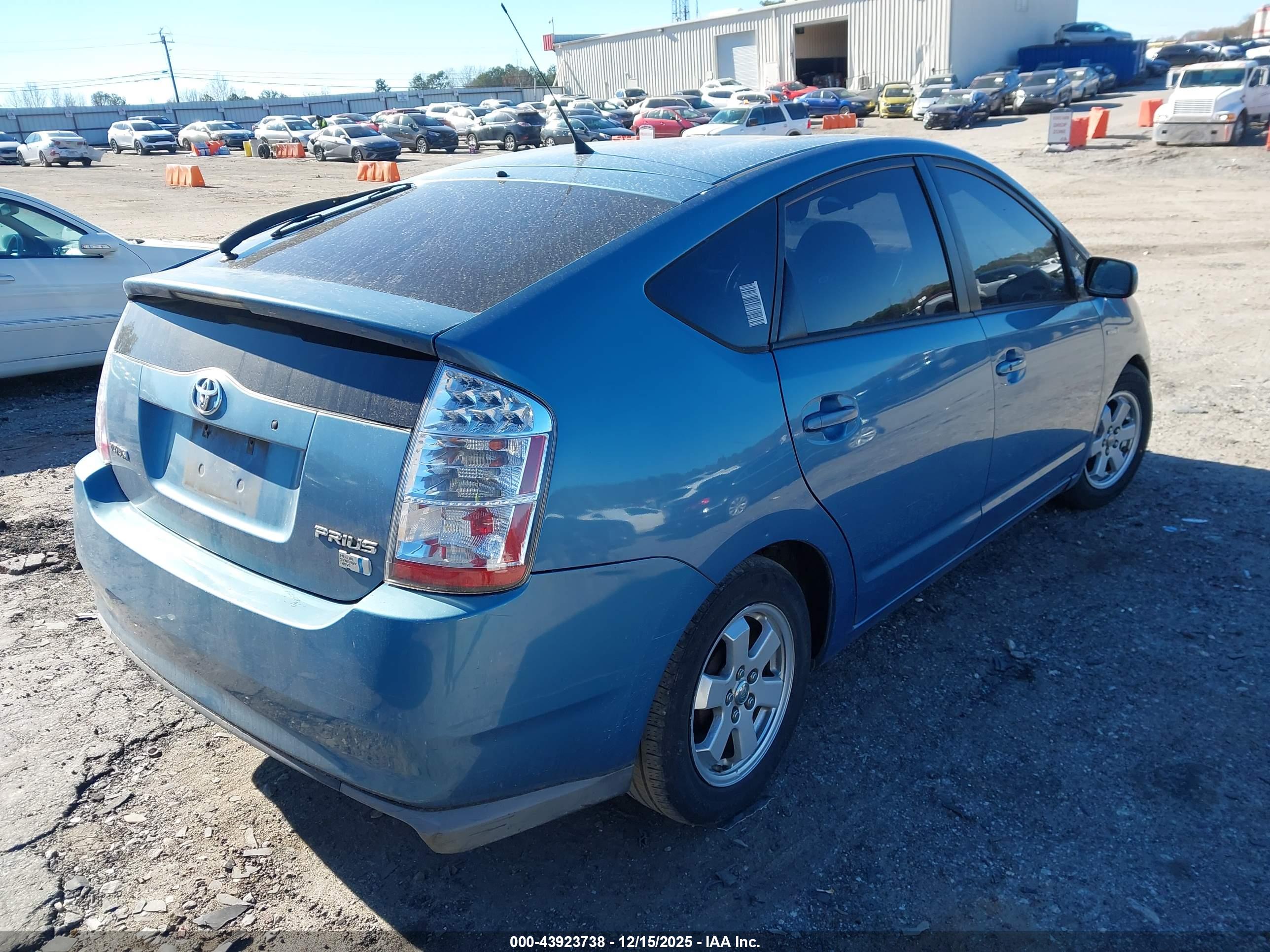 TOYOTA PRIUS image 4