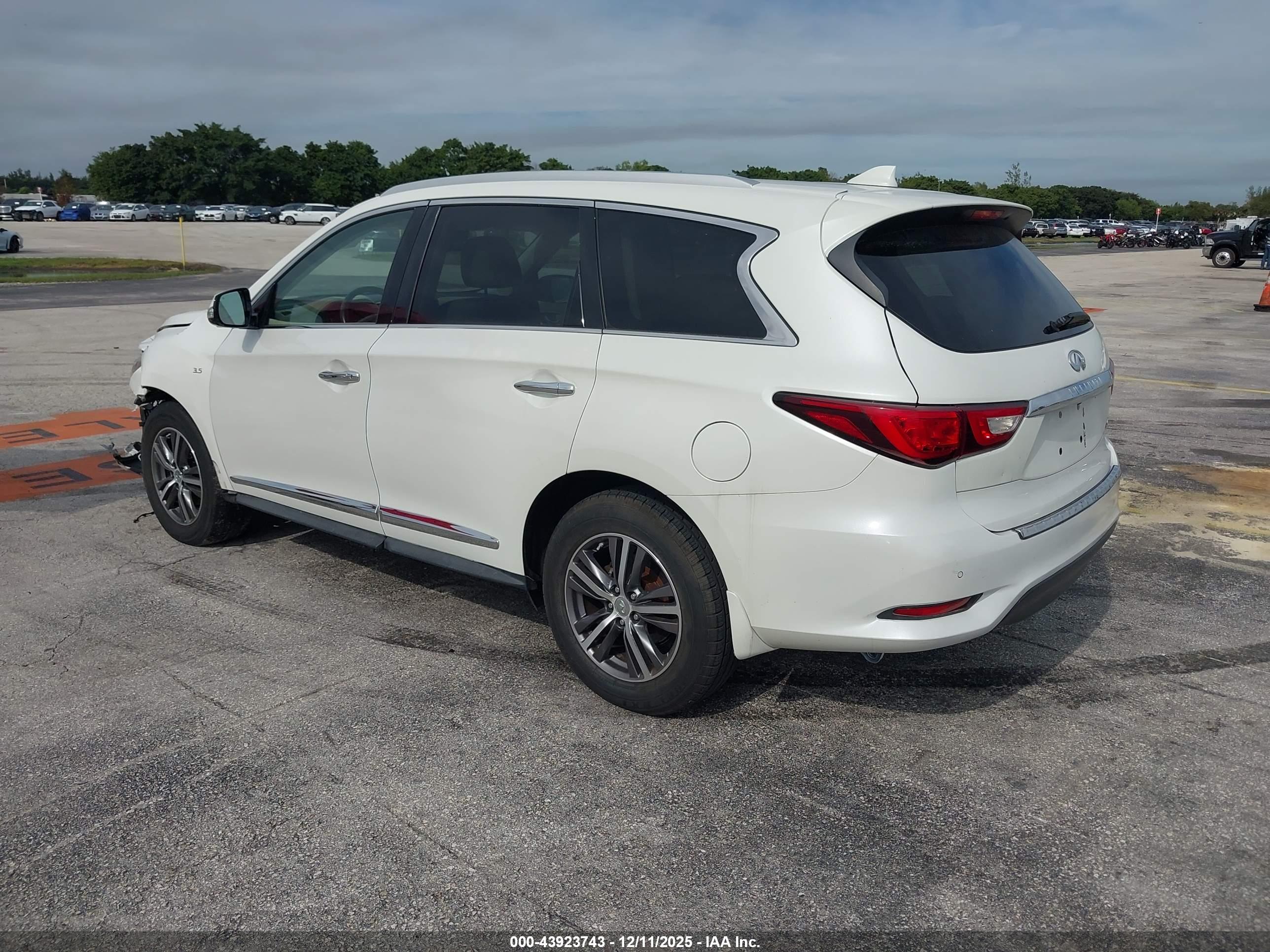 INFINITI QX60 image 3