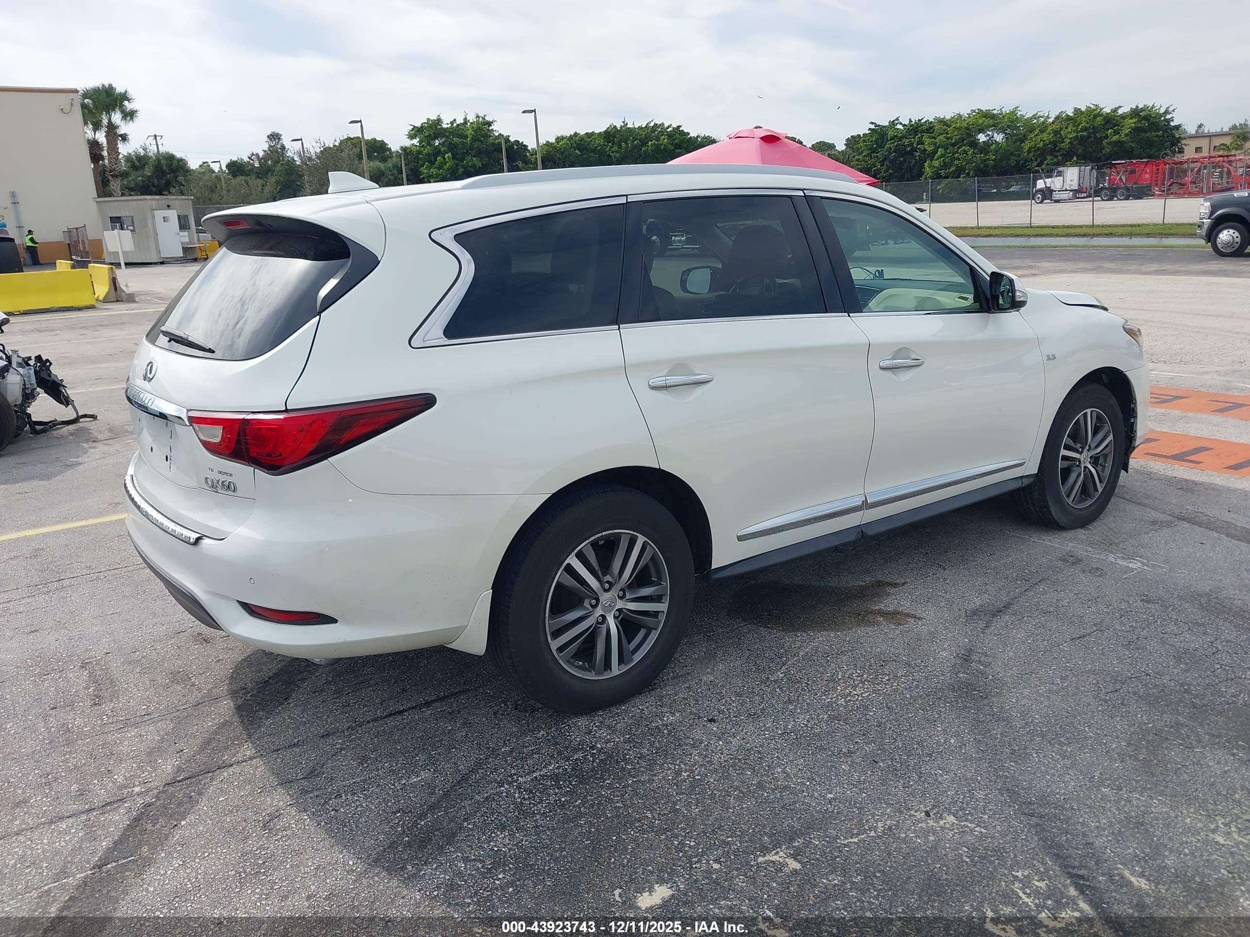 INFINITI QX60 image 4