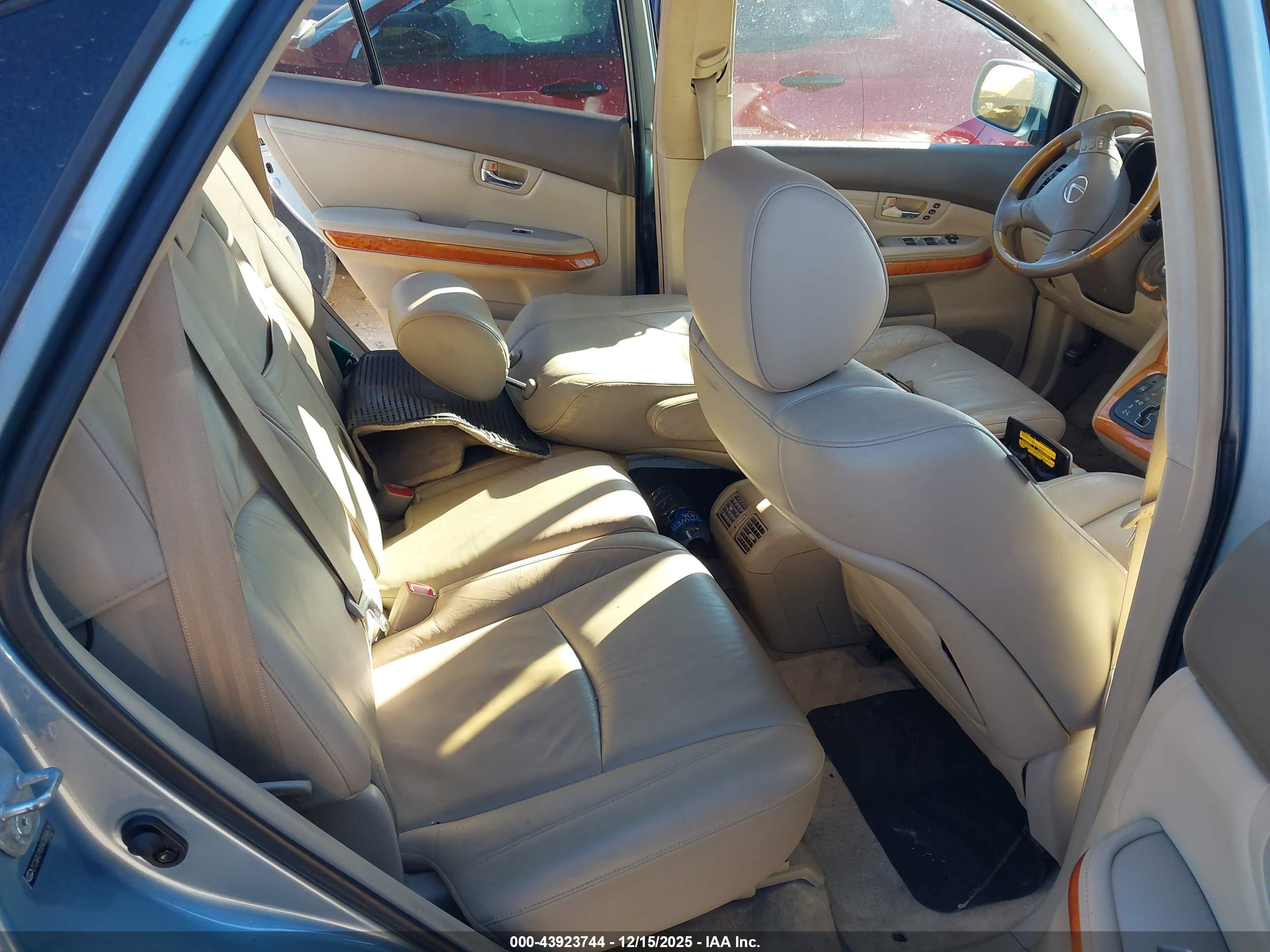 LEXUS RX image 8