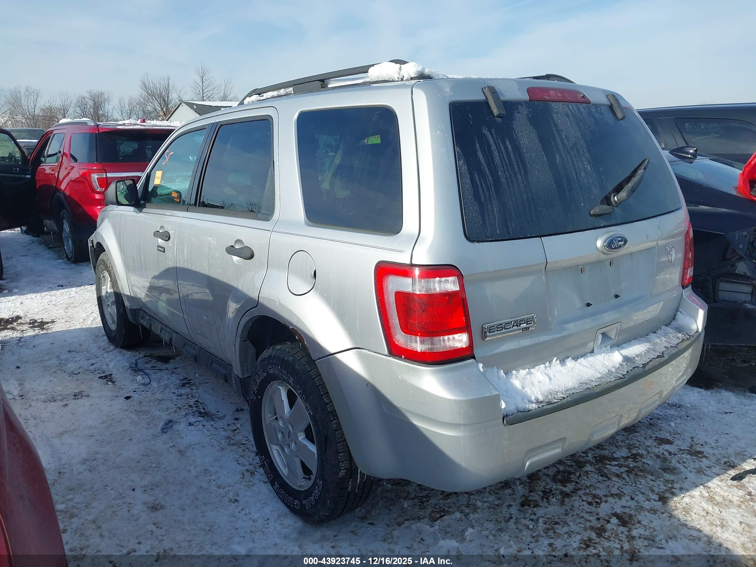 FORD ESCAPE image 3
