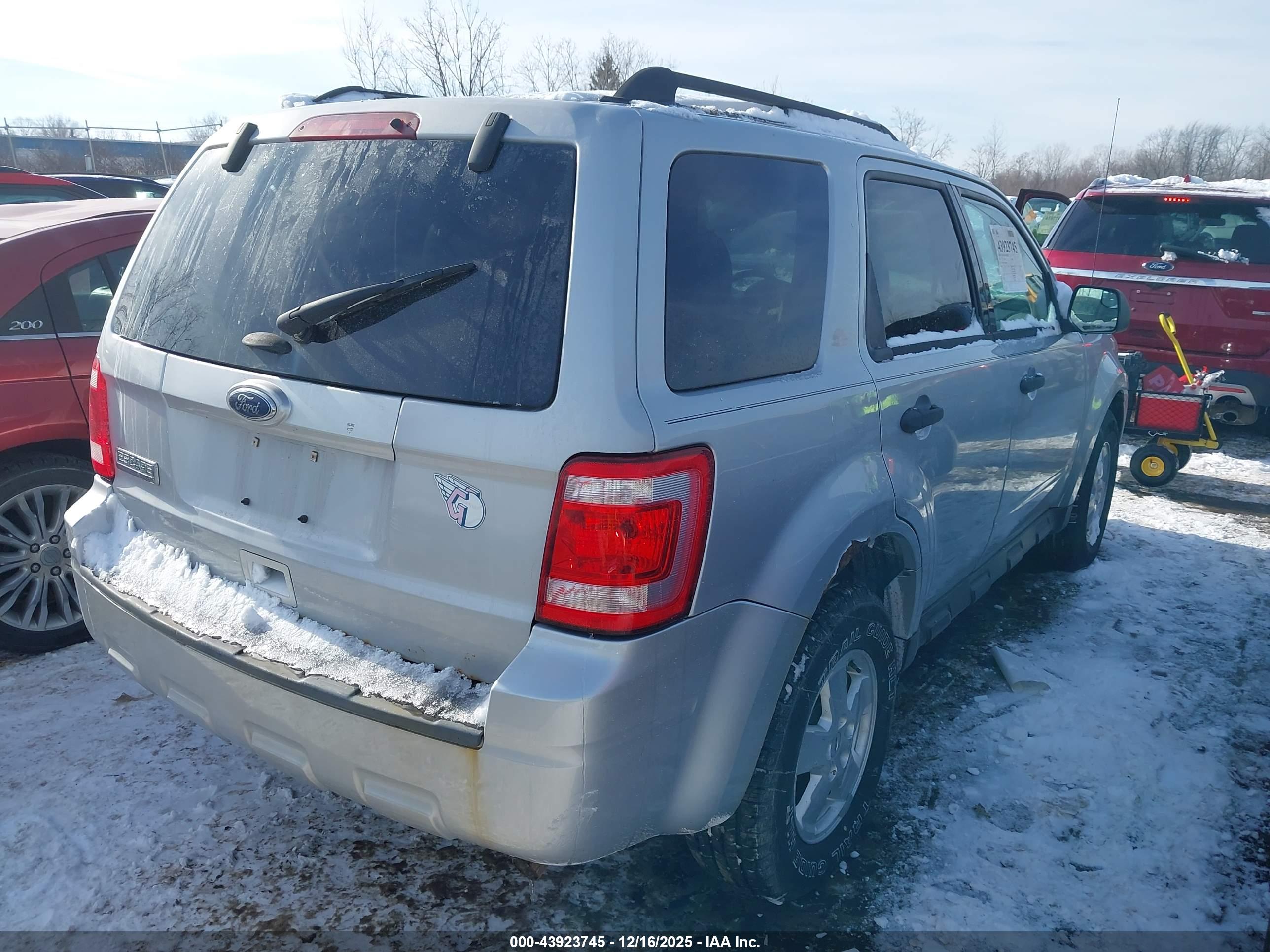 FORD ESCAPE image 4
