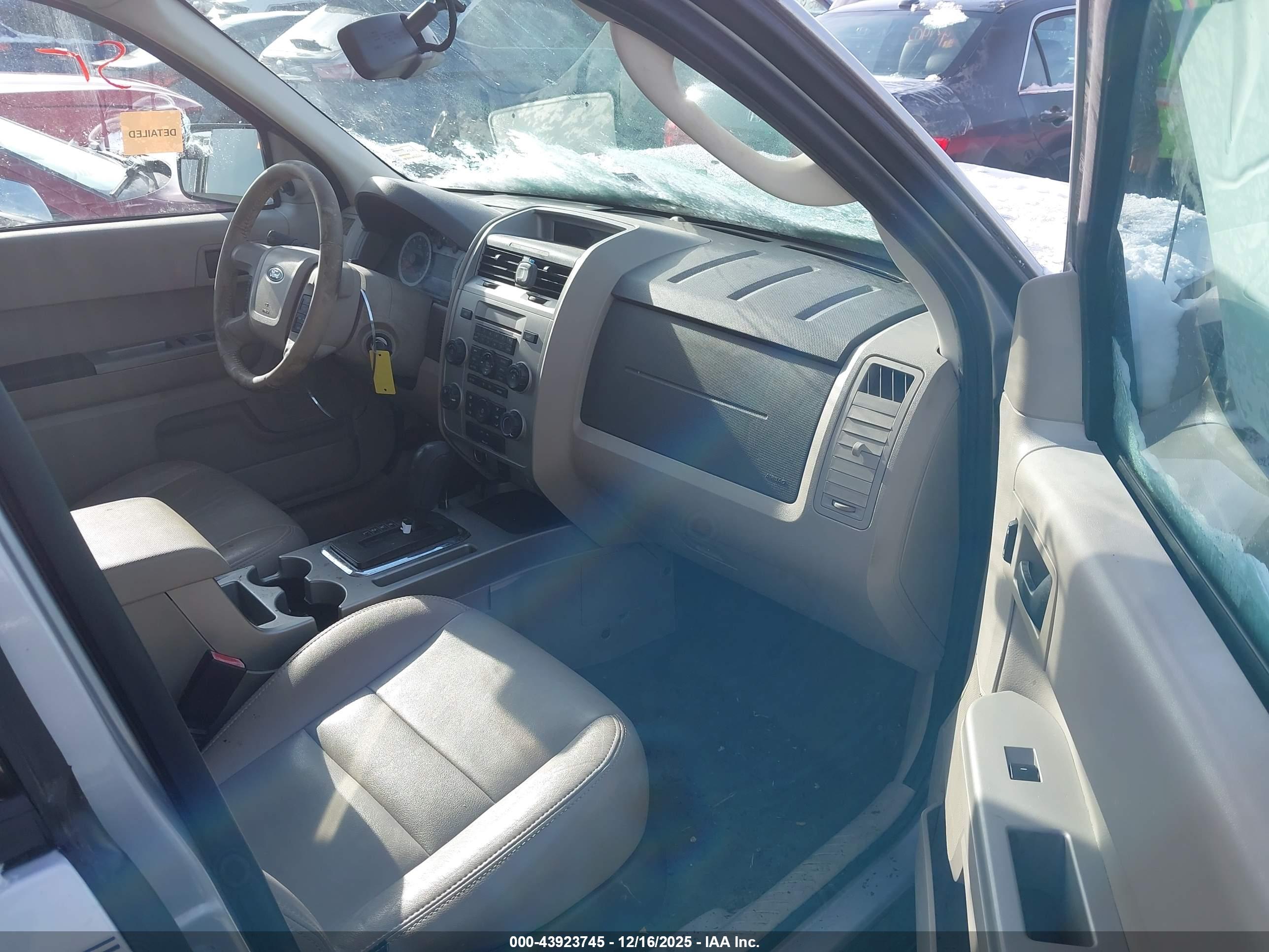 FORD ESCAPE image 5